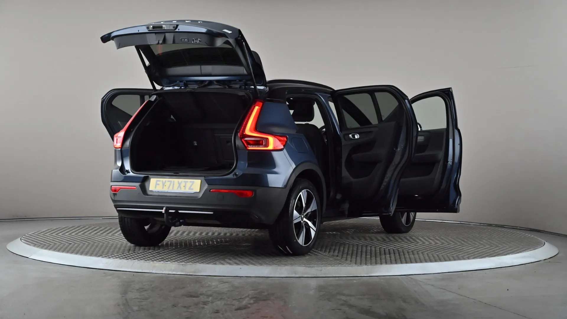 2021 VOLVO XC40 2021 VOLVO XC40