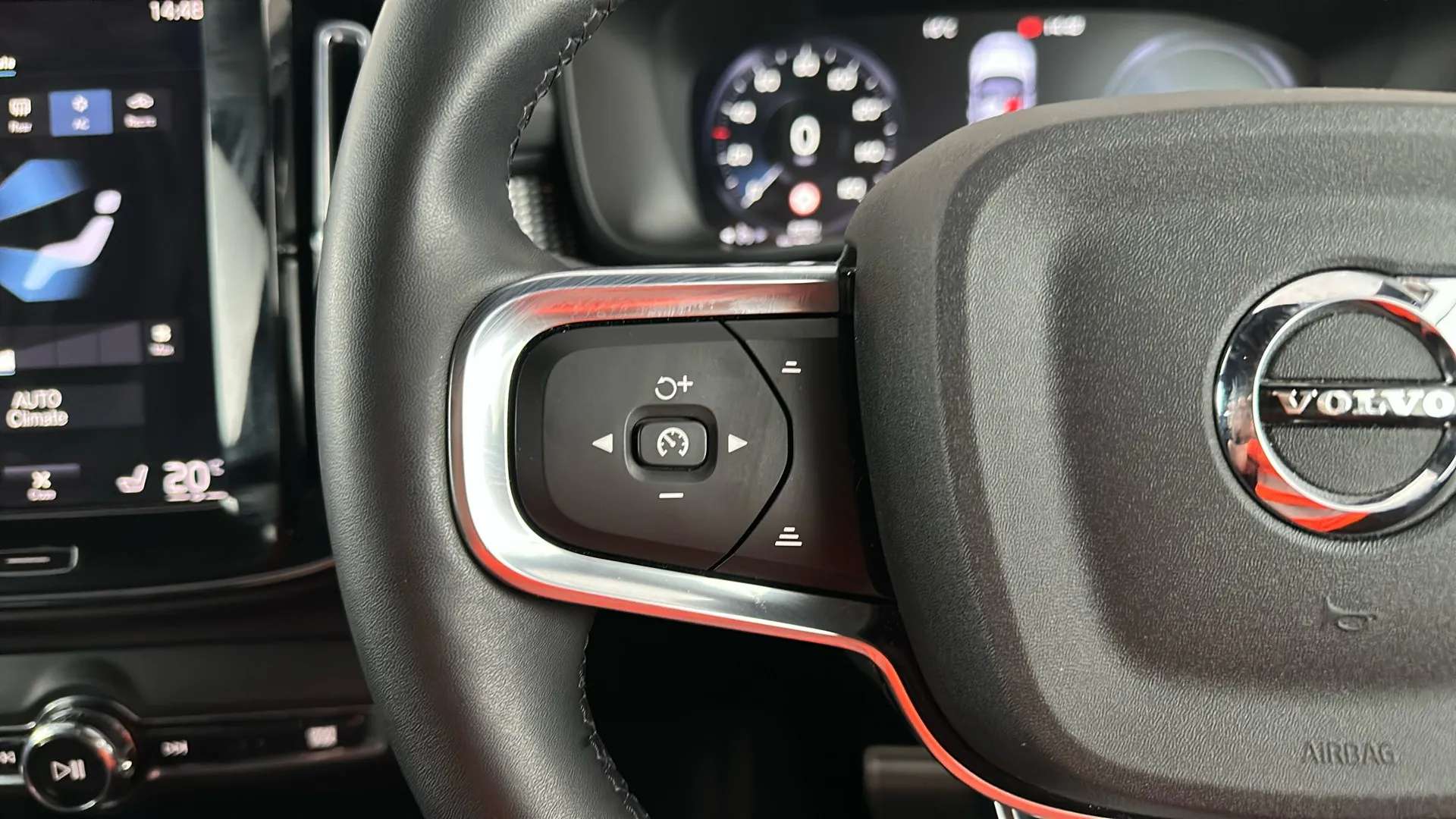 2021 VOLVO XC40 2021 VOLVO XC40