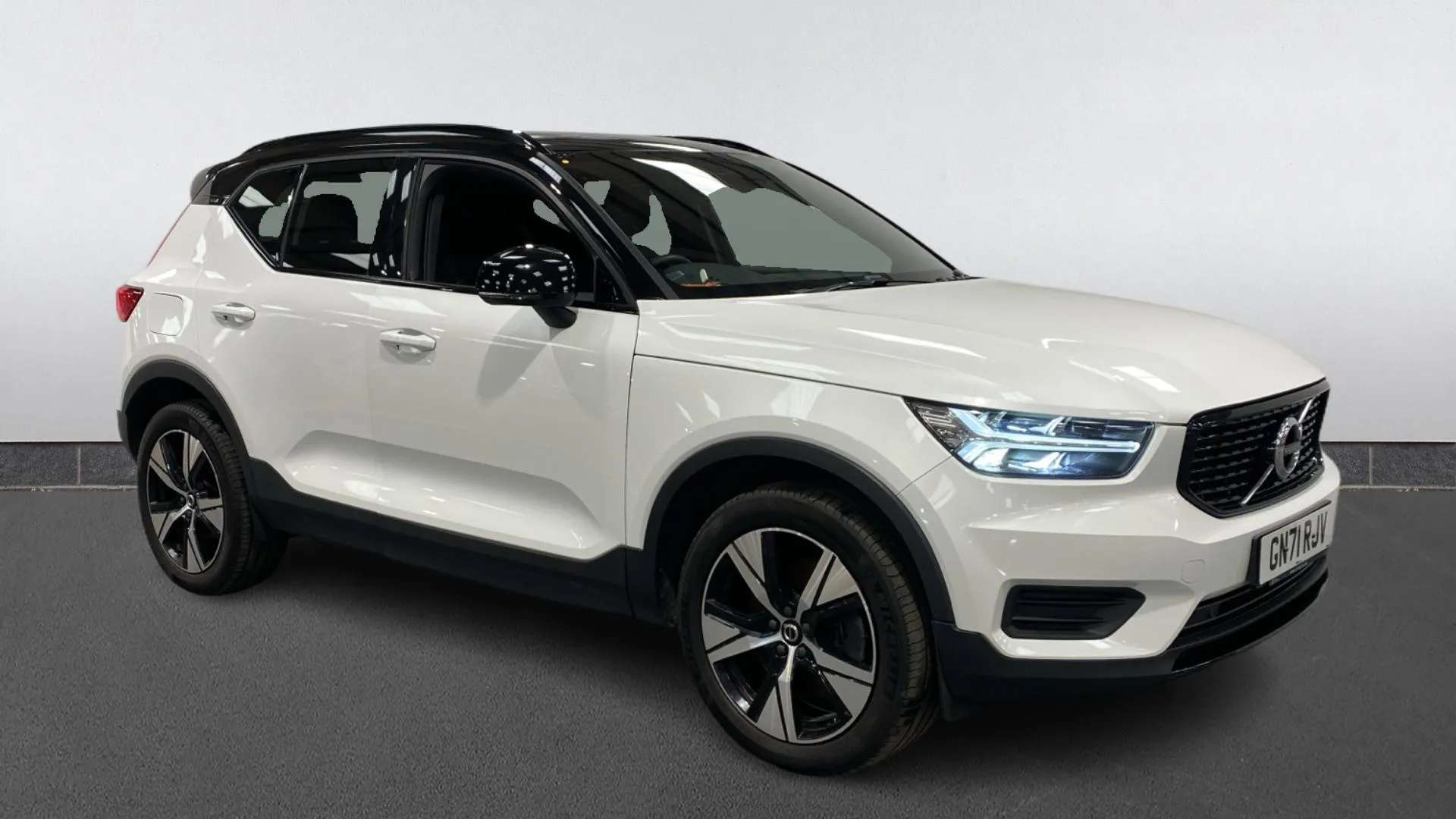 A 2021 VOLVO XC40 1.5 T4 Recharge PHEV R DESIGN Auto A 2021 VOLVO XC40 1.5 T4 Recharge PHEV R DESIGN Auto