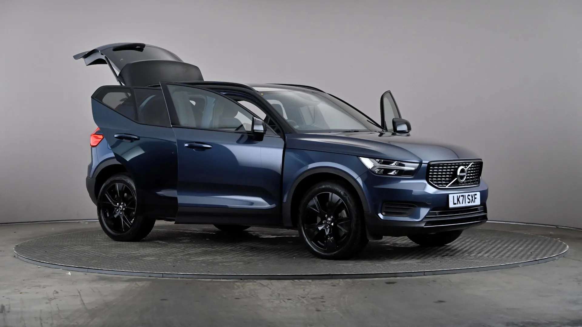 2021 VOLVO XC40 2021 VOLVO XC40