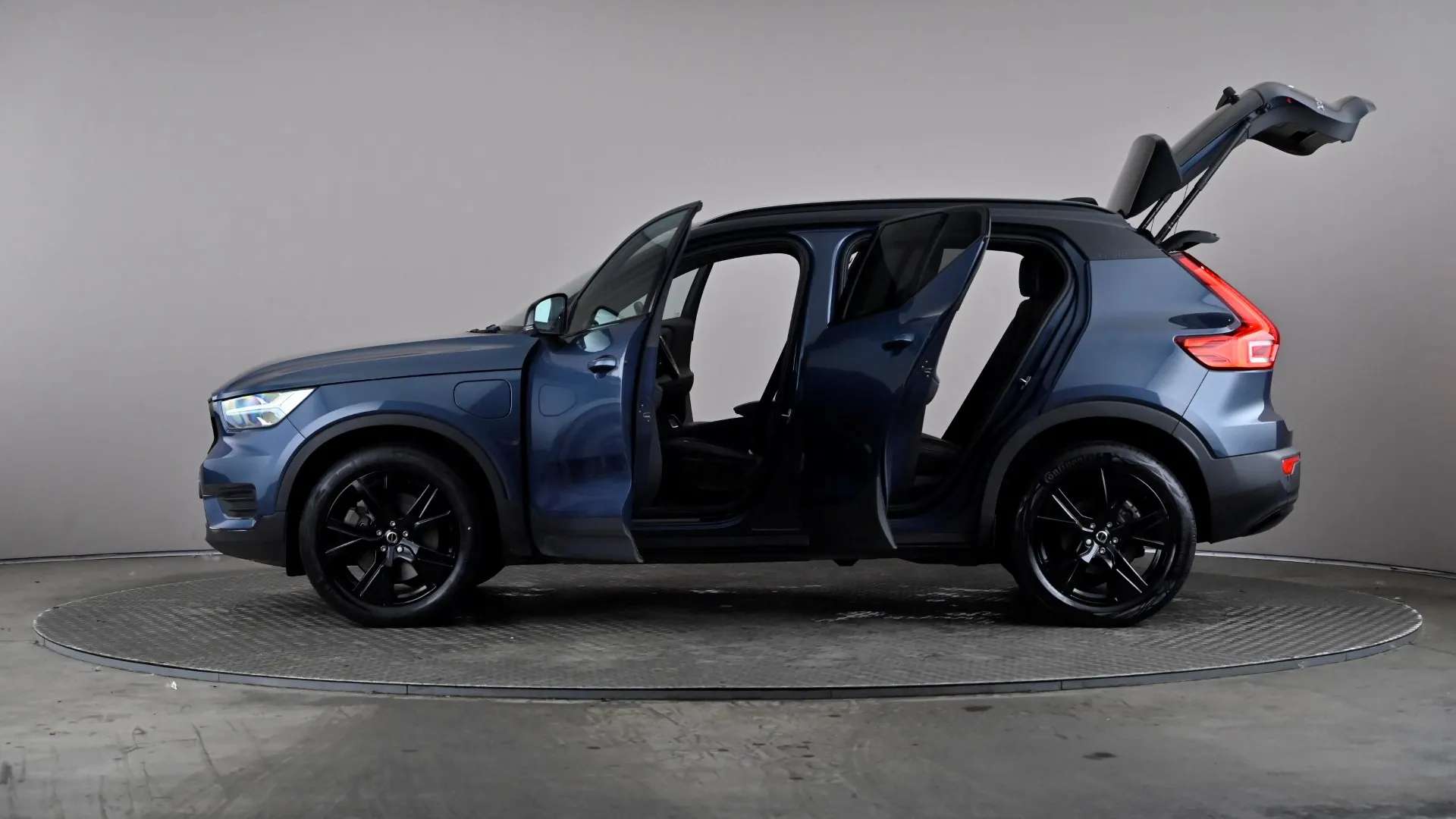2021 VOLVO XC40 2021 VOLVO XC40