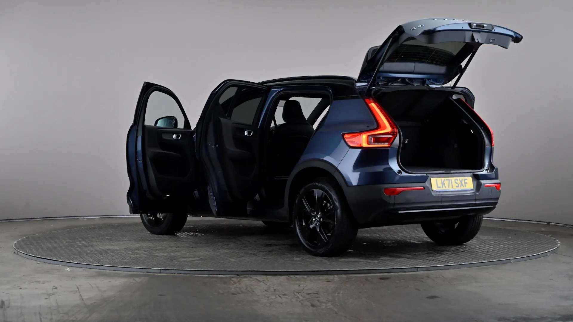 2021 VOLVO XC40 2021 VOLVO XC40