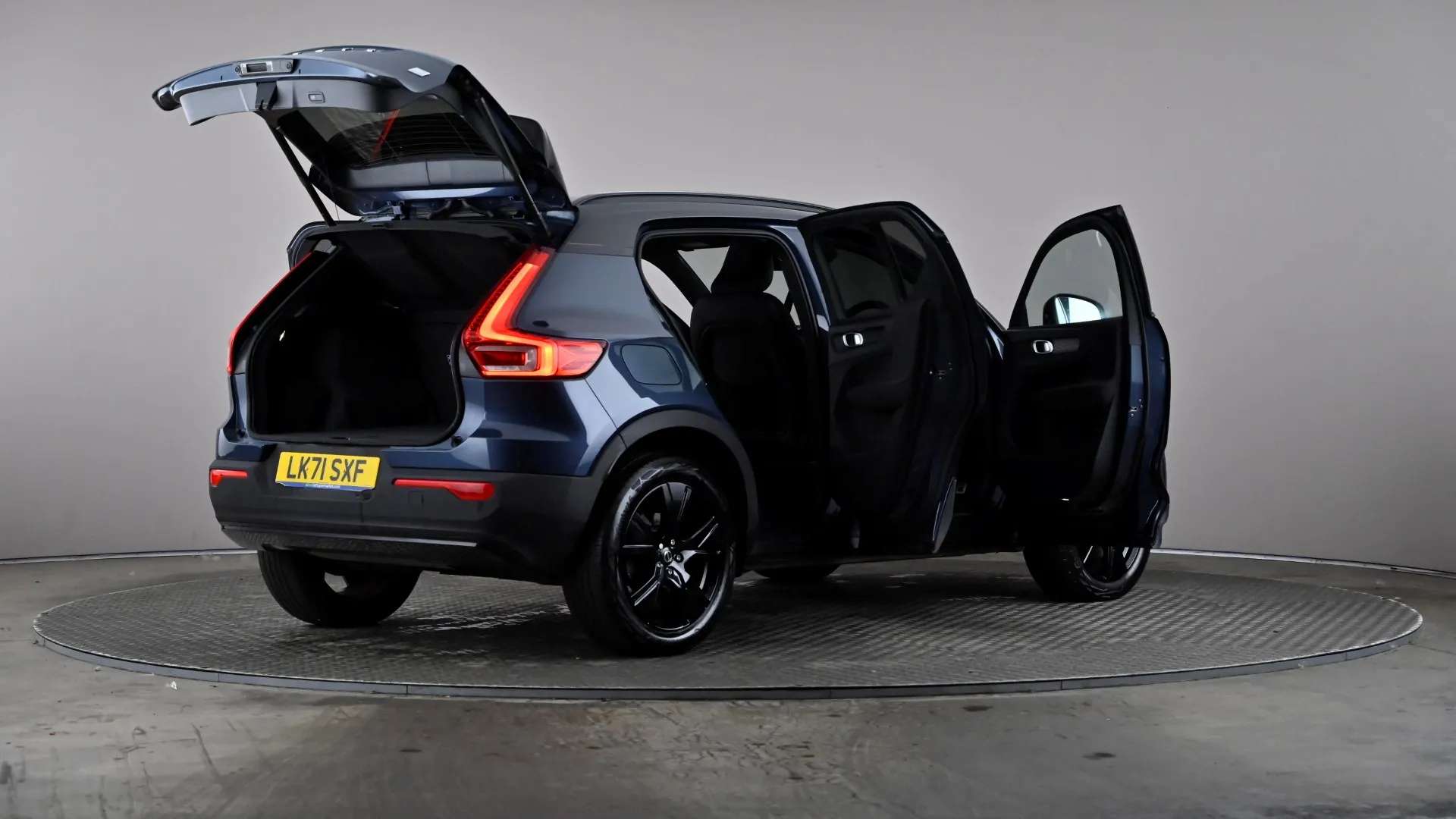 2021 VOLVO XC40 2021 VOLVO XC40