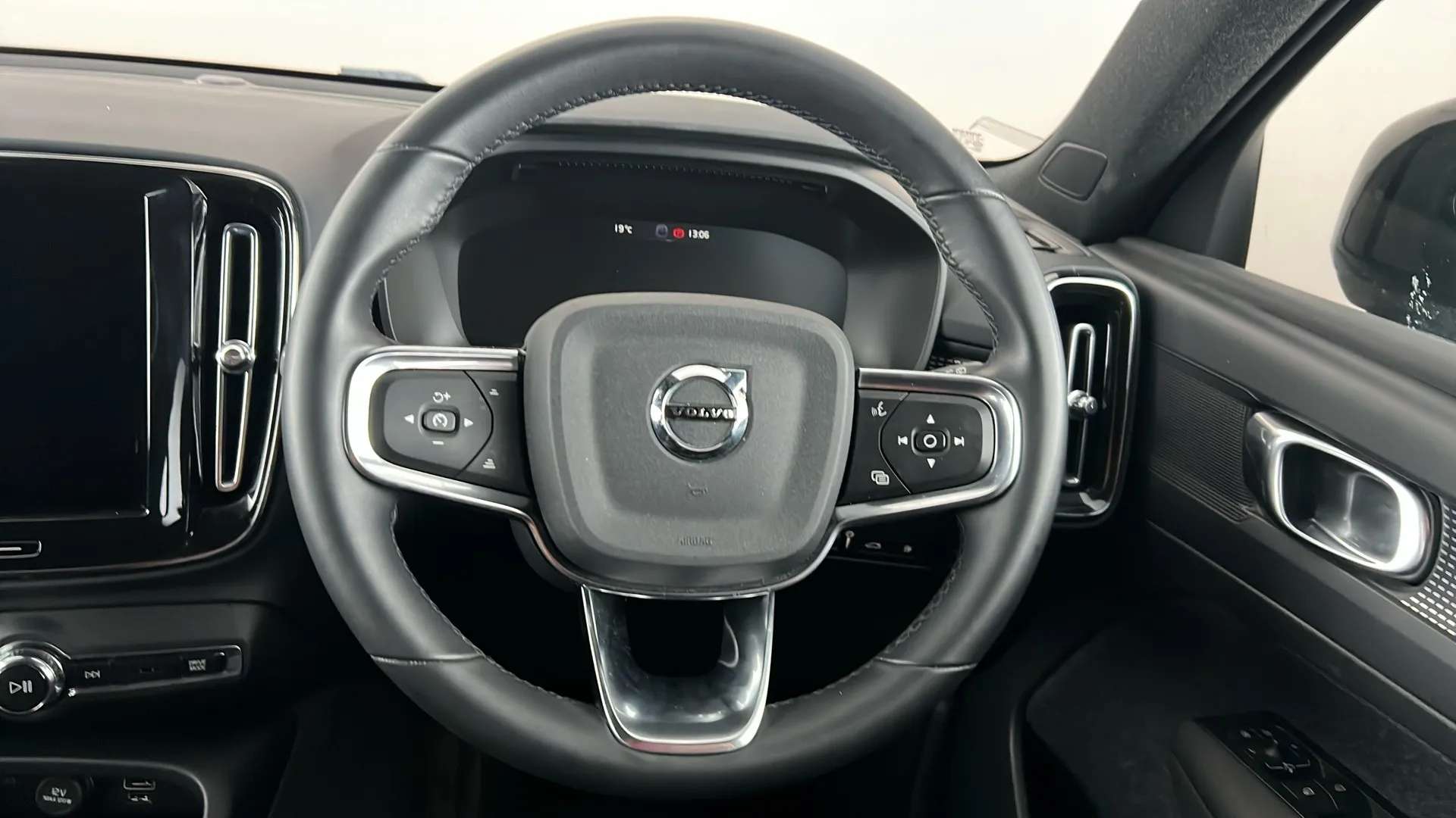 2021 VOLVO XC40 2021 VOLVO XC40