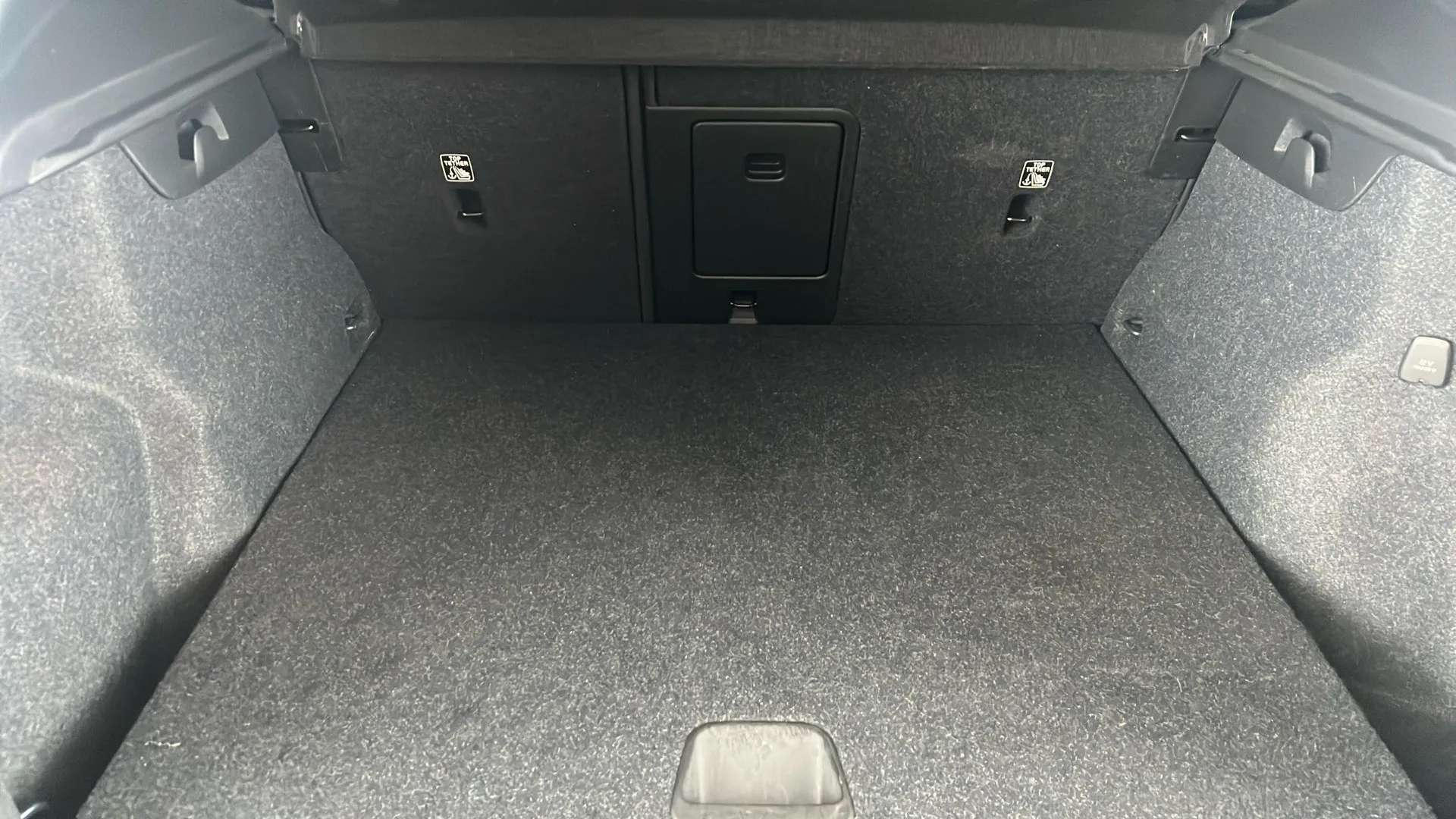 2021 VOLVO XC40 2021 VOLVO XC40
