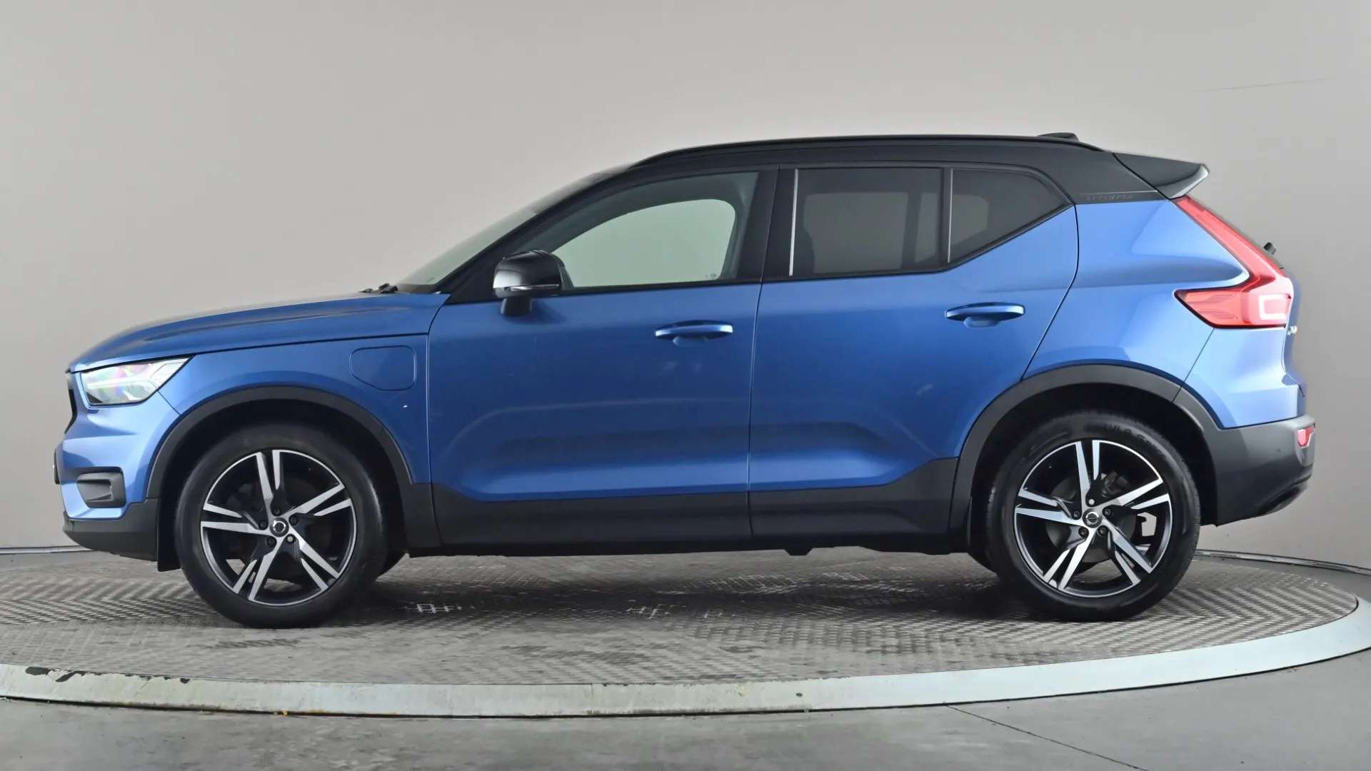 A 2020 VOLVO XC40 1.5 T5 Recharge PHEV R DESIGN Auto A 2020 VOLVO XC40 1.5 T5 Recharge PHEV R DESIGN Auto