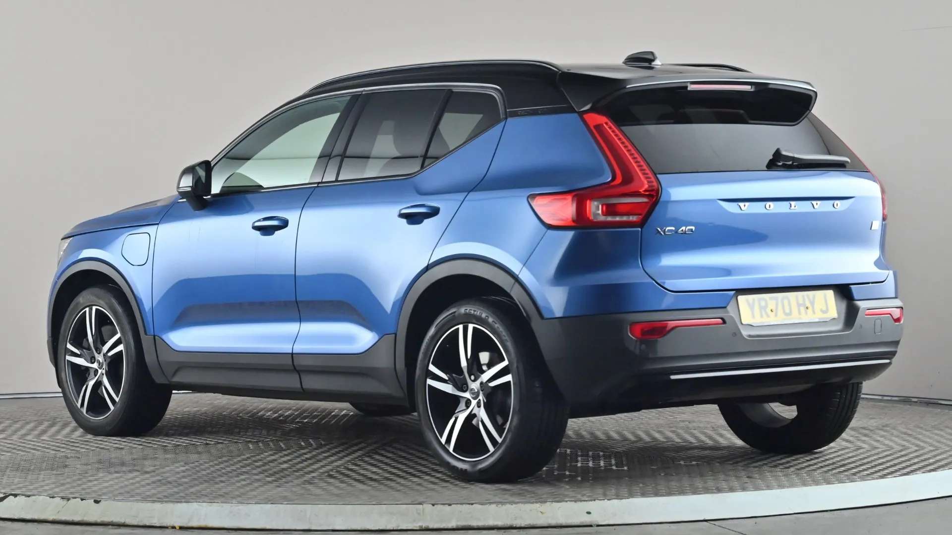 A 2020 VOLVO XC40 1.5 T5 Recharge PHEV R DESIGN Auto A 2020 VOLVO XC40 1.5 T5 Recharge PHEV R DESIGN Auto