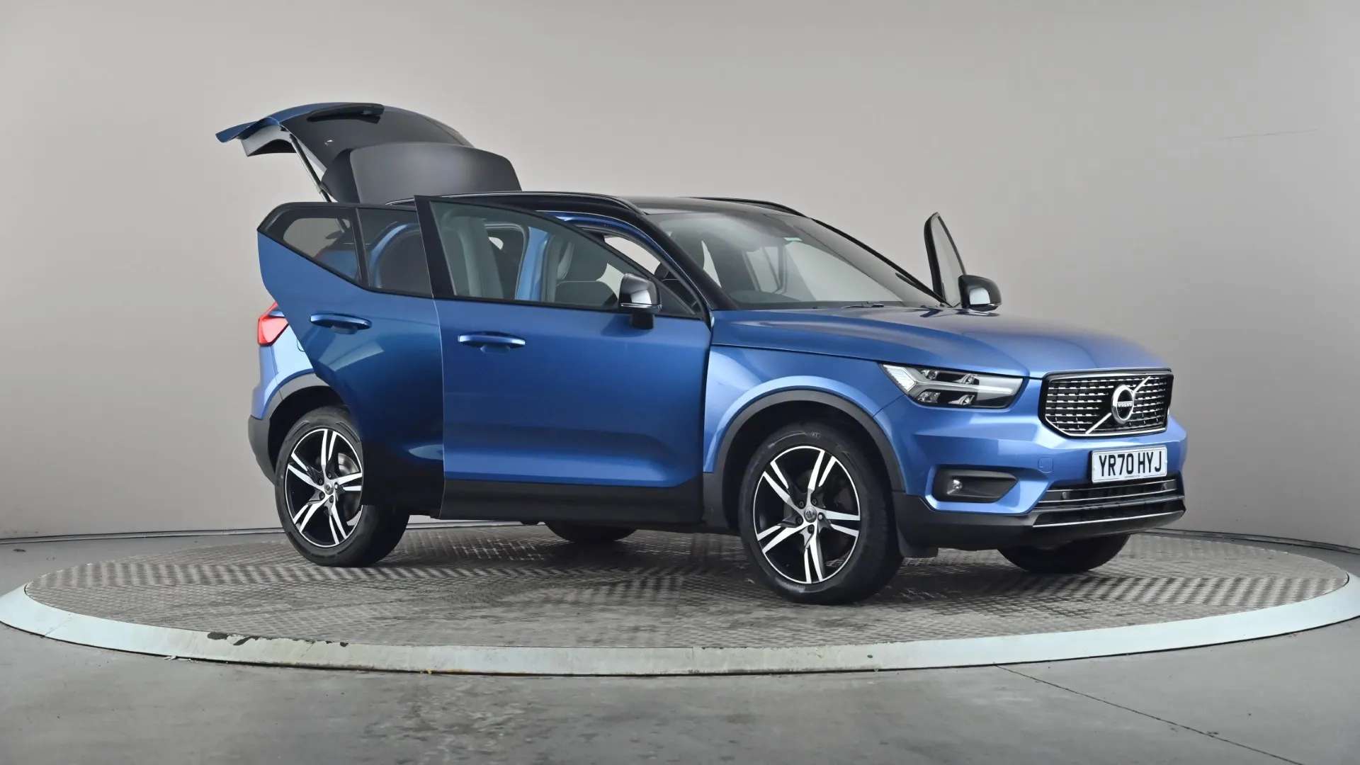 2020 VOLVO XC40 2020 VOLVO XC40