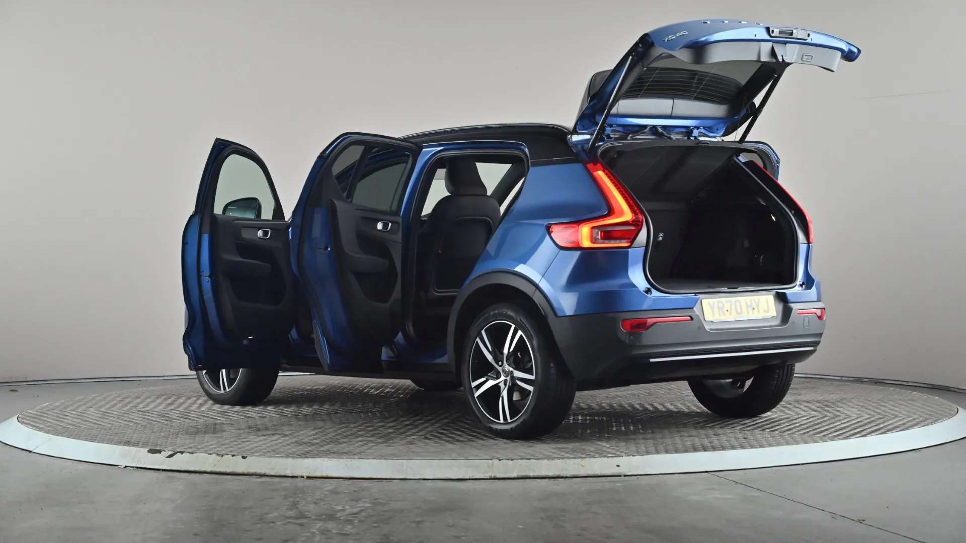 2020 VOLVO XC40 2020 VOLVO XC40