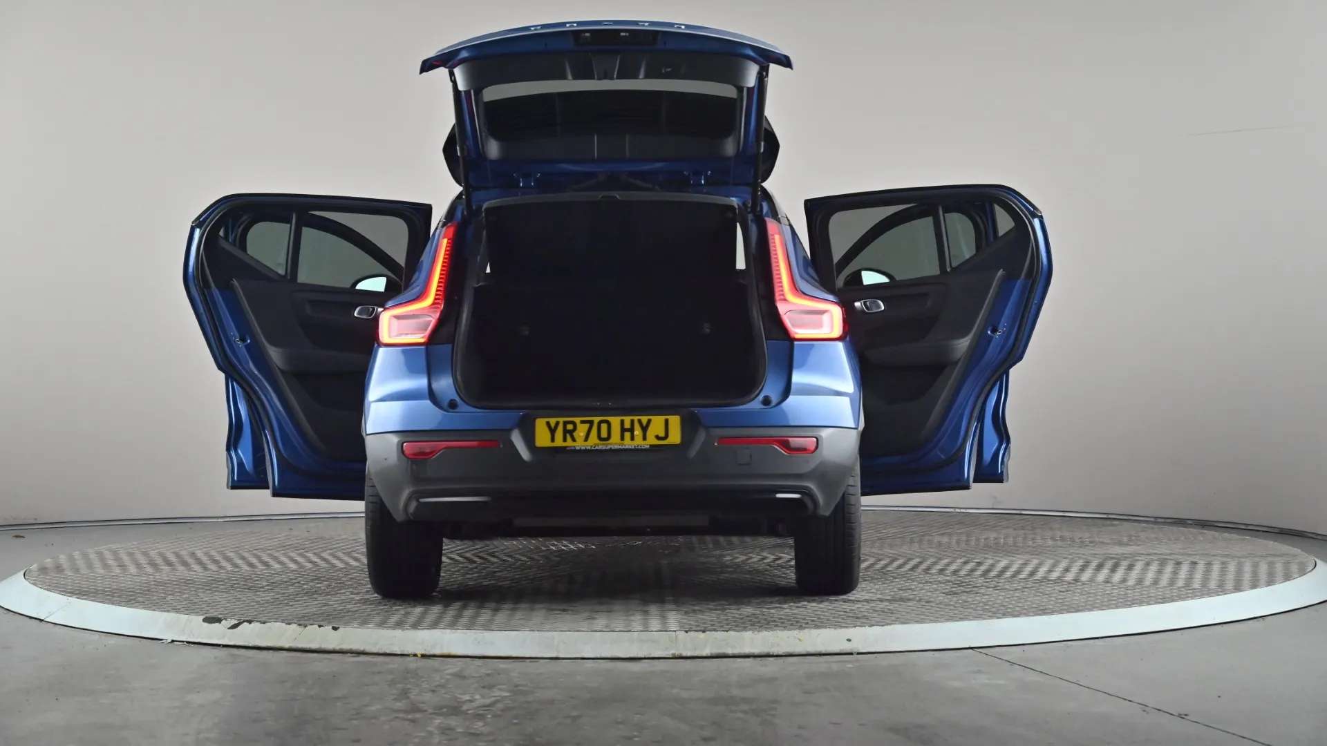 2020 VOLVO XC40 2020 VOLVO XC40