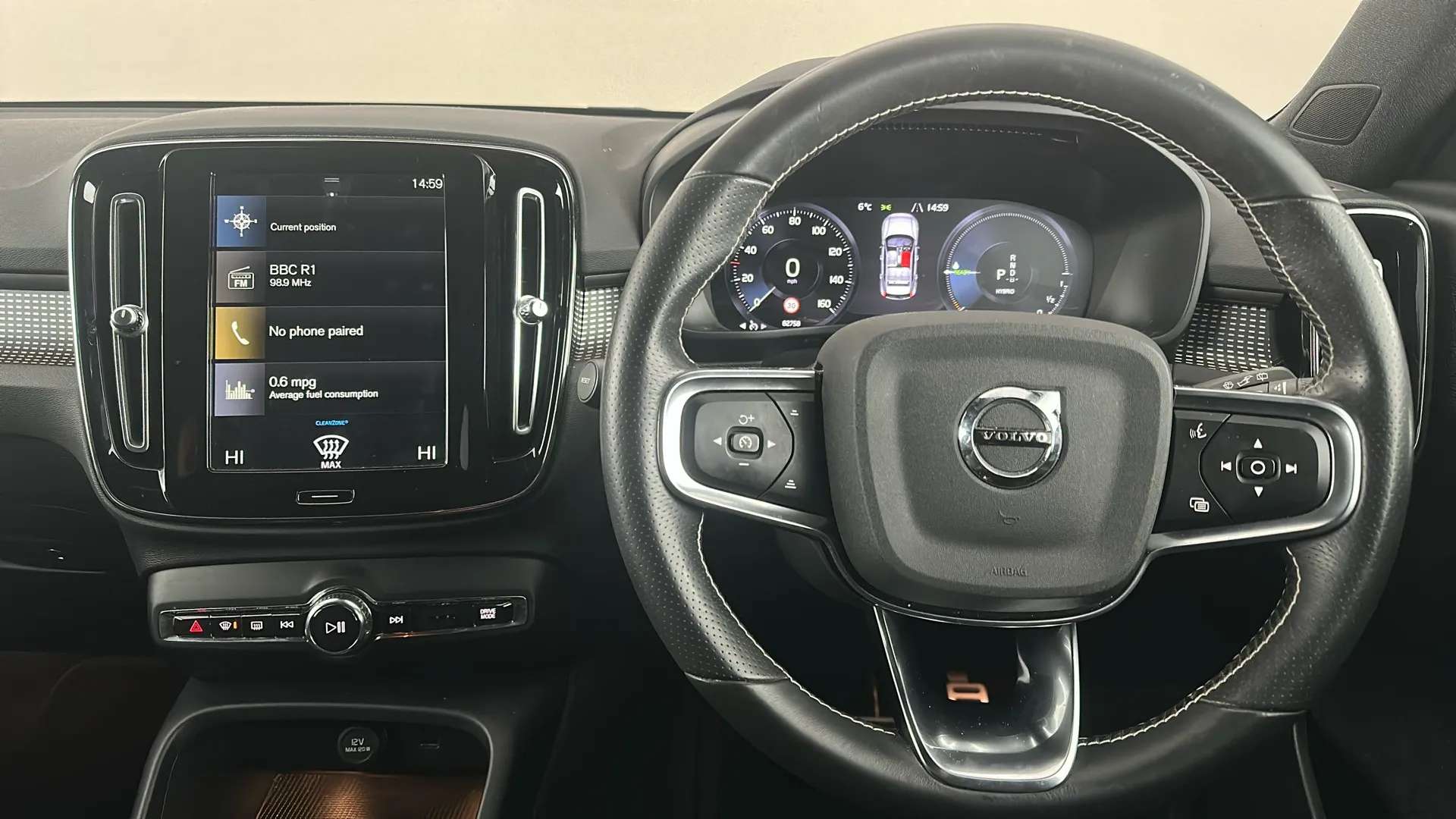 2020 VOLVO XC40 2020 VOLVO XC40