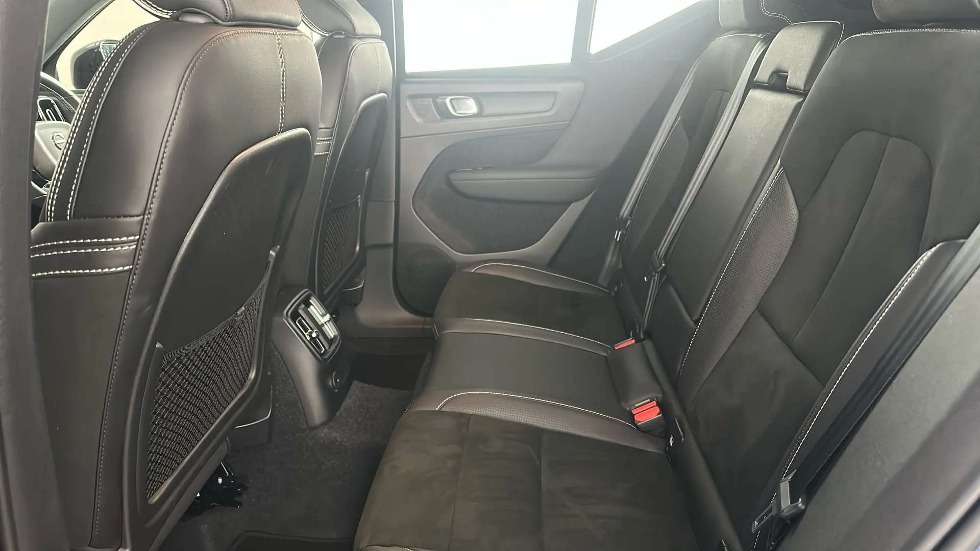 2020 VOLVO XC40 2020 VOLVO XC40