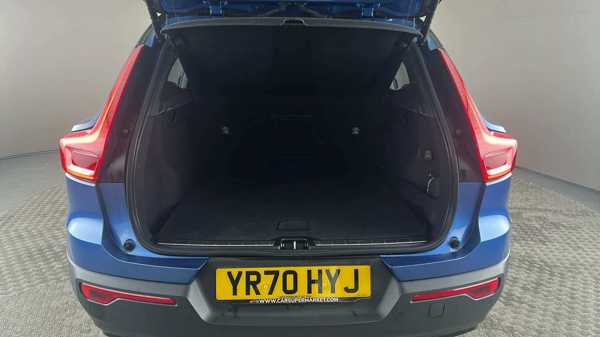 2020 VOLVO XC40 2020 VOLVO XC40