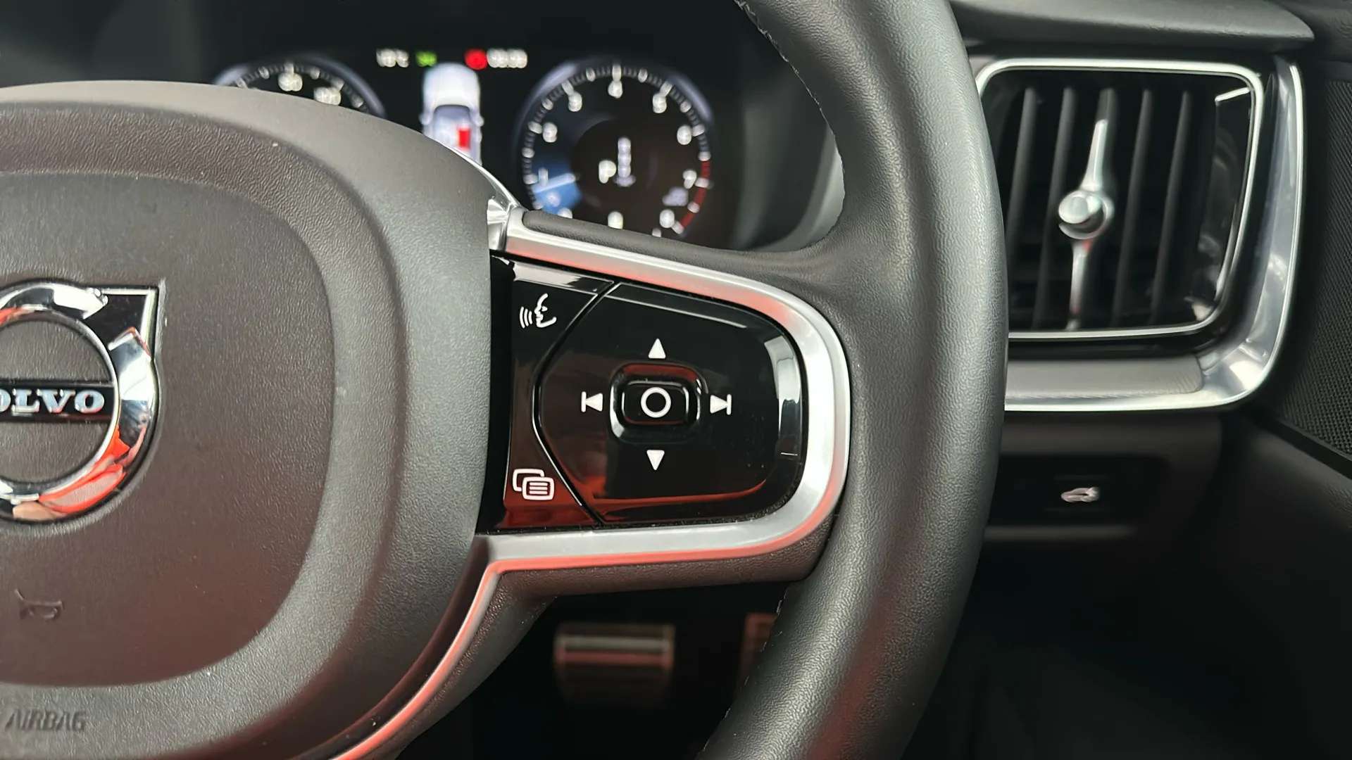 2022 VOLVO S60 2022 VOLVO S60