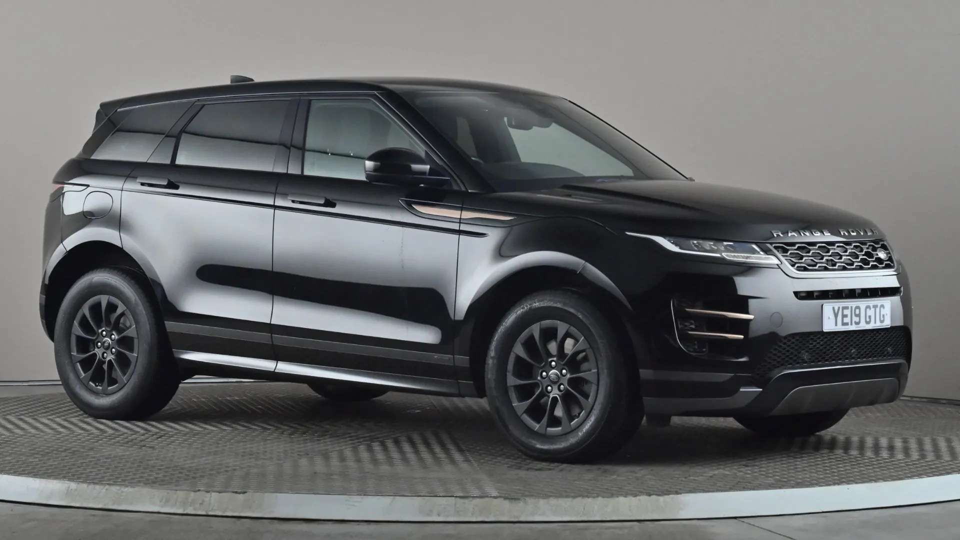 A 2019 LAND ROVER RANGE ROVER EVOQUE 2.0 D150 R-Dynamic 2WD A 2019 LAND ROVER RANGE ROVER EVOQUE 2.0 D150 R-Dynamic 2WD