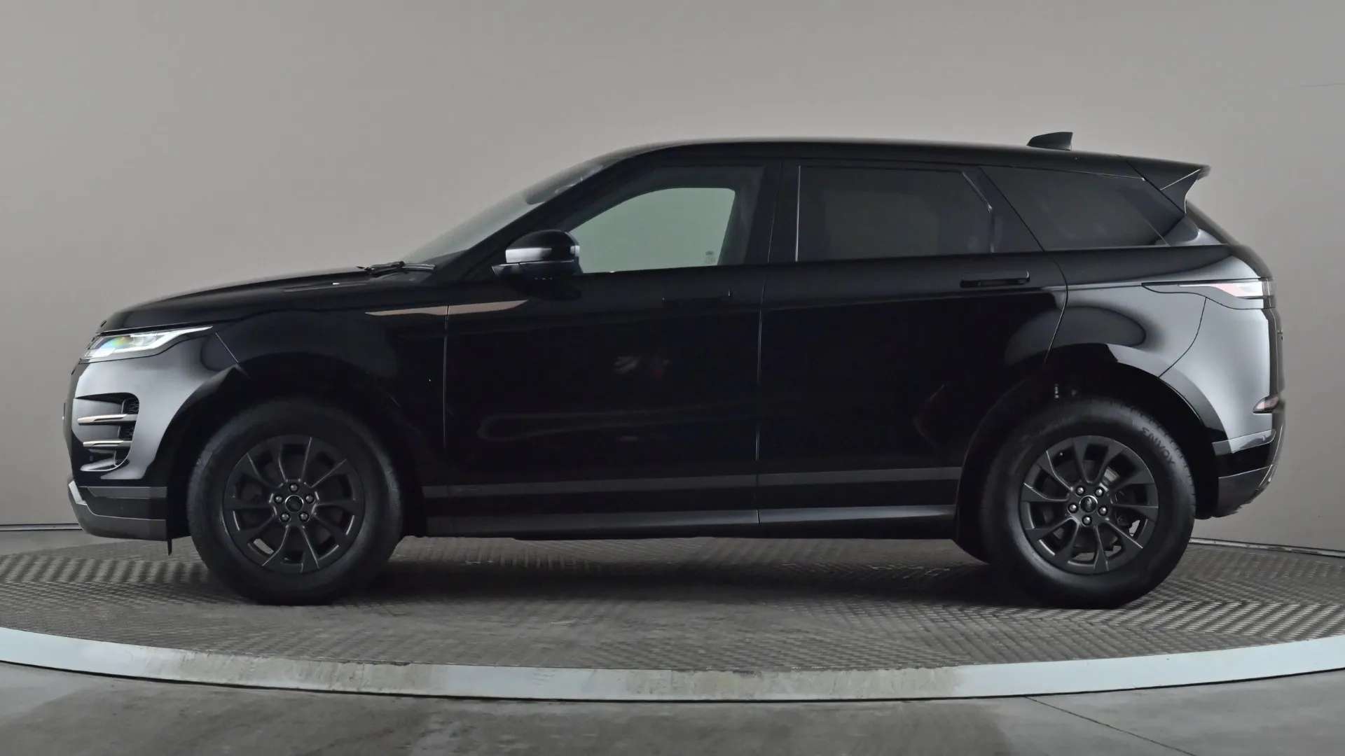 A 2019 LAND ROVER RANGE ROVER EVOQUE 2.0 D150 R-Dynamic 2WD A 2019 LAND ROVER RANGE ROVER EVOQUE 2.0 D150 R-Dynamic 2WD