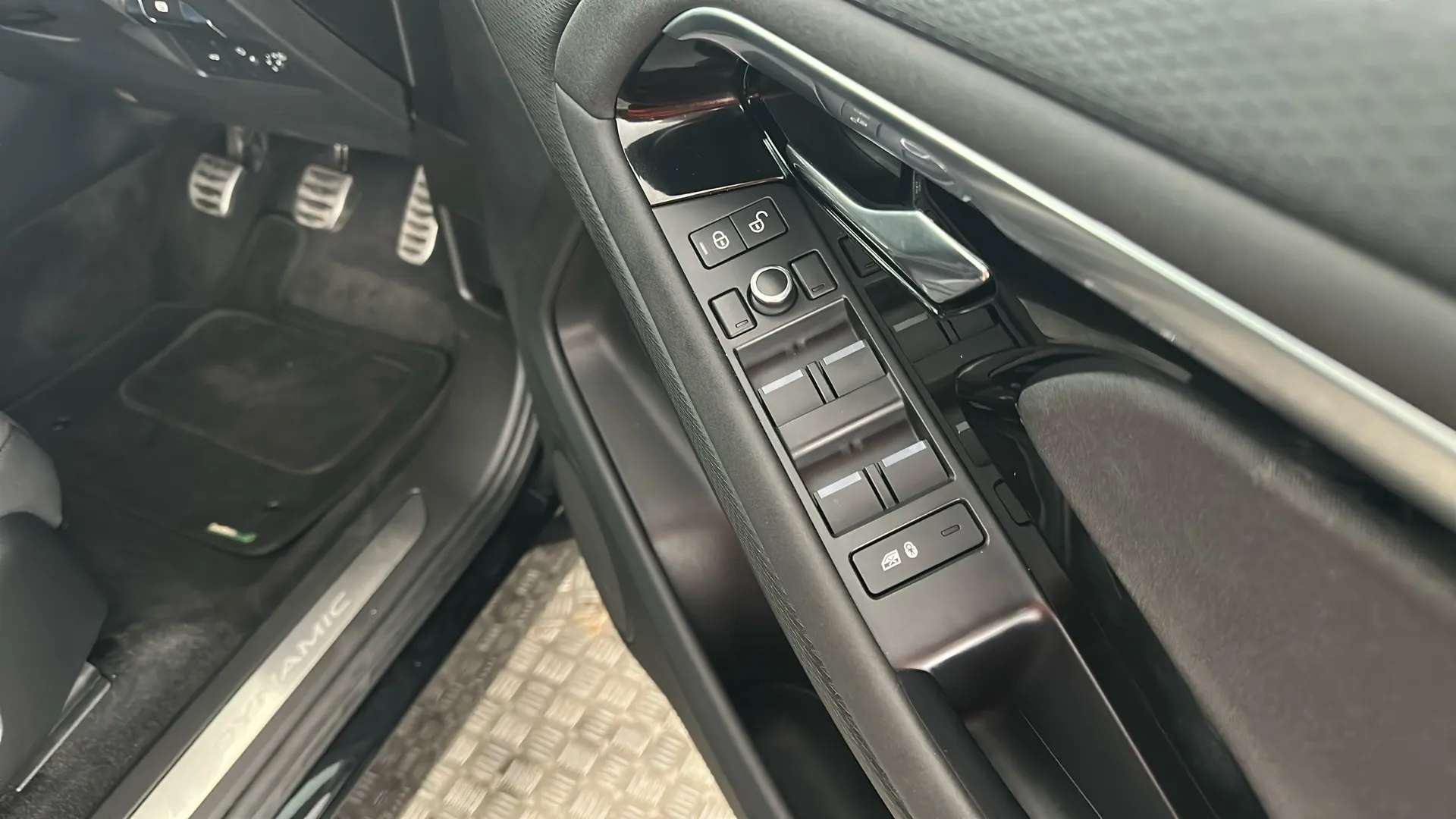 2019 LAND ROVER RANGE ROVER EVOQUE 2019 LAND ROVER RANGE ROVER EVOQUE