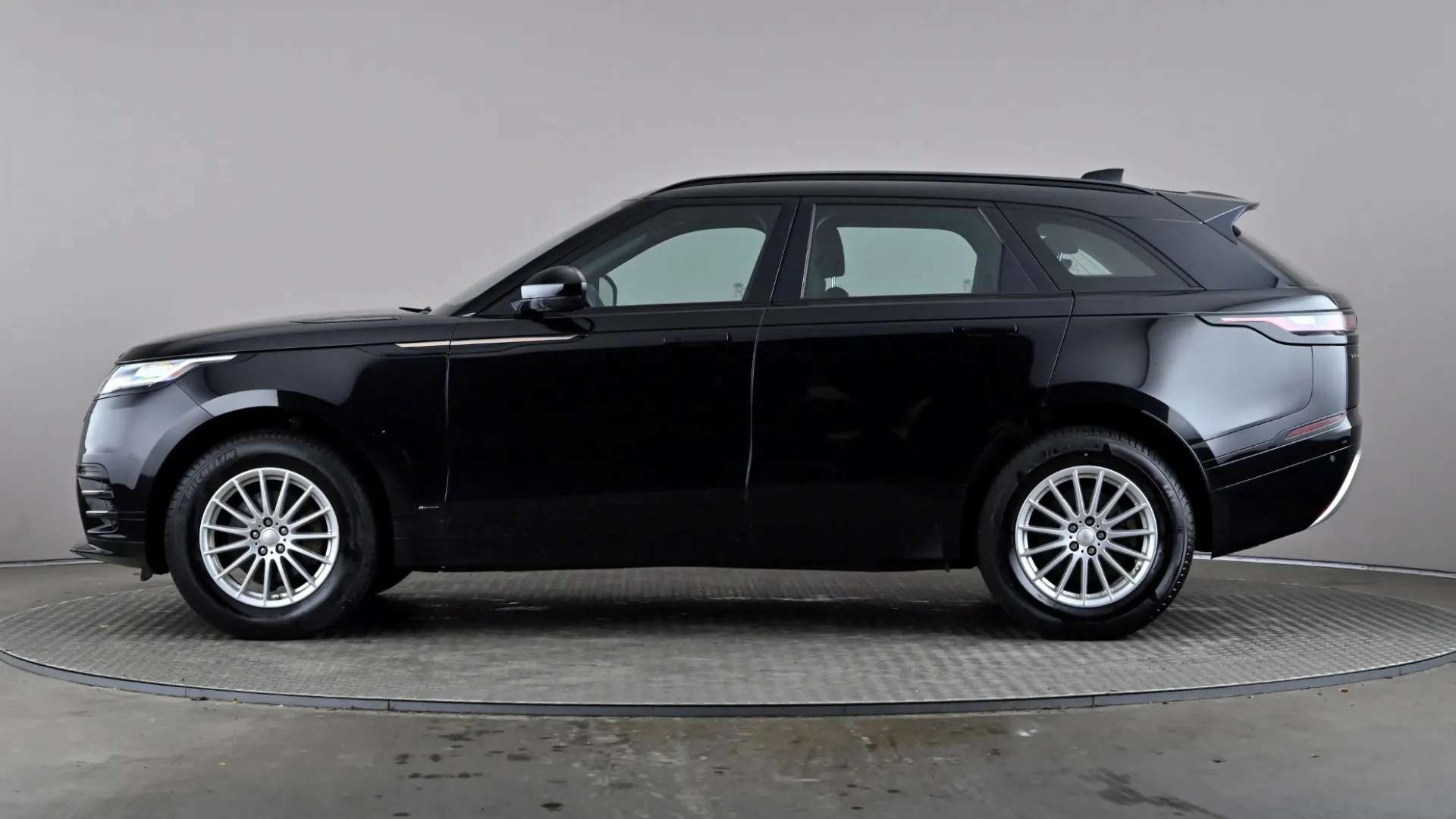 A 2020 LAND ROVER RANGE ROVER VELAR 2.0 P250 R-Dynamic Auto A 2020 LAND ROVER RANGE ROVER VELAR 2.0 P250 R-Dynamic Auto