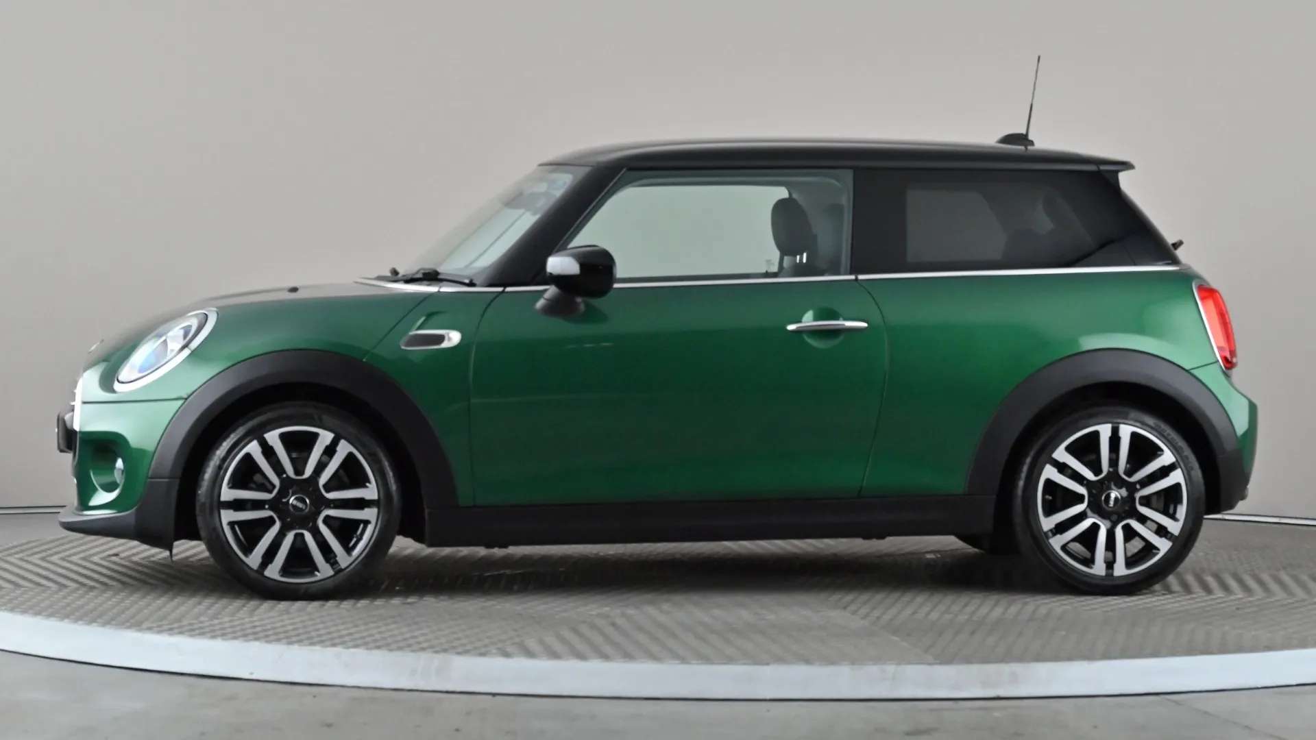 A 2021 MINI HATCH 1.5 Cooper Exclusive II A 2021 MINI HATCH 1.5 Cooper Exclusive II