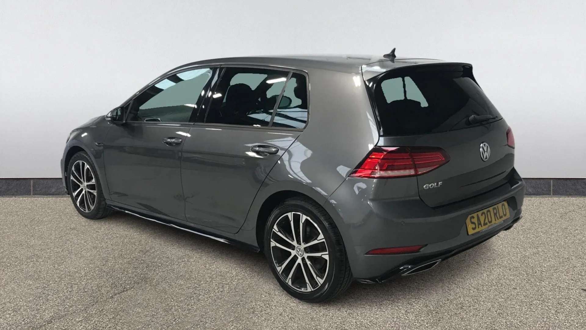 A 2020 VOLKSWAGEN GOLF 1.5 TSI EVO 150 R-Line Edition A 2020 VOLKSWAGEN GOLF 1.5 TSI EVO 150 R-Line Edition