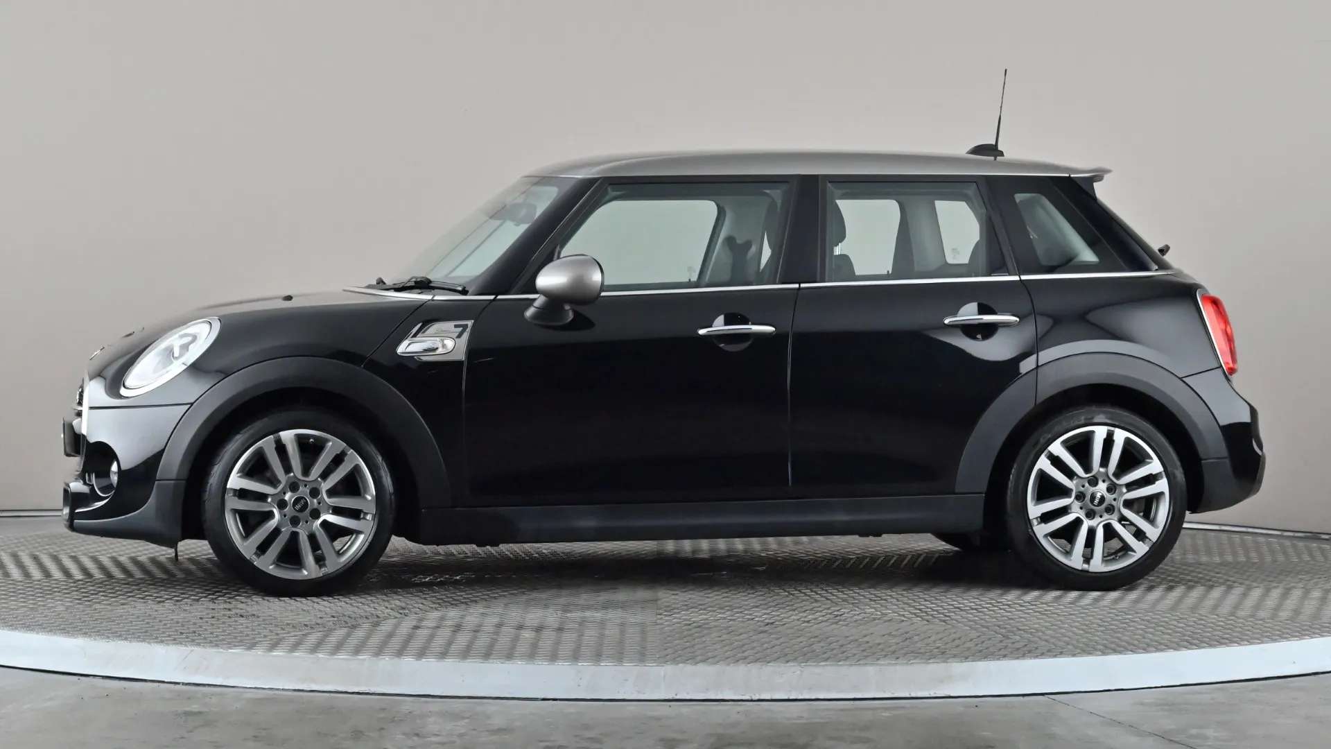 A 2018 MINI HATCH 2.0 Cooper S Seven Auto A 2018 MINI HATCH 2.0 Cooper S Seven Auto