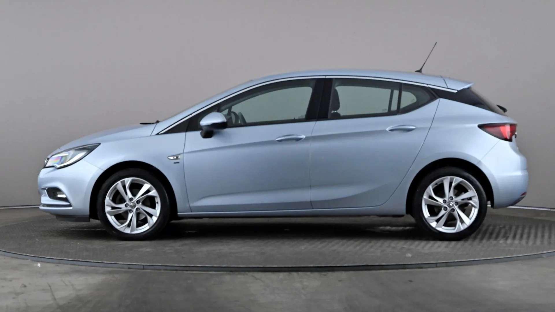 A 2018 VAUXHALL ASTRA 1.4i 16V SRi A 2018 VAUXHALL ASTRA 1.4i 16V SRi