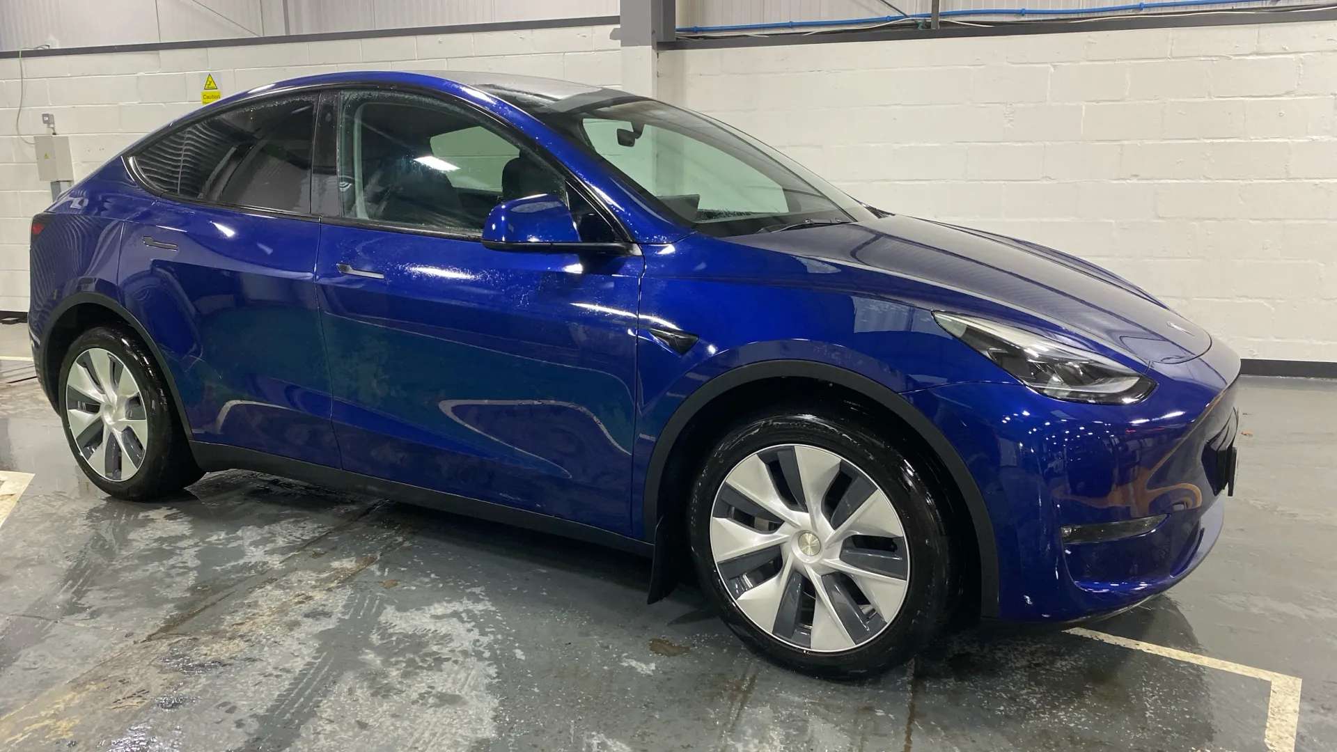 A 2022 TESLA MODEL Y Long Range AWD Auto A 2022 TESLA MODEL Y Long Range AWD Auto