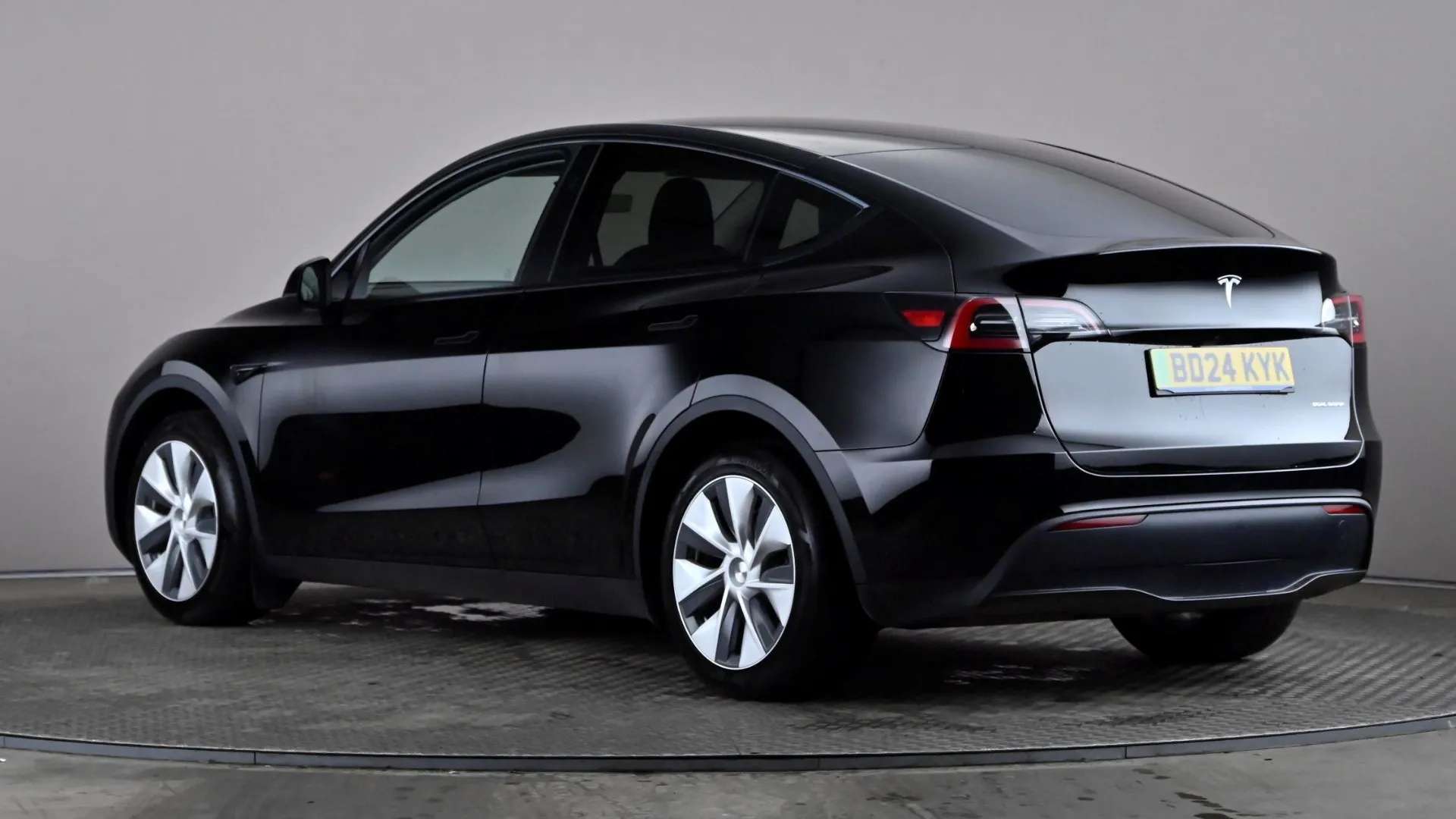 A 2024 TESLA MODEL Y Long Range AWD Auto A 2024 TESLA MODEL Y Long Range AWD Auto