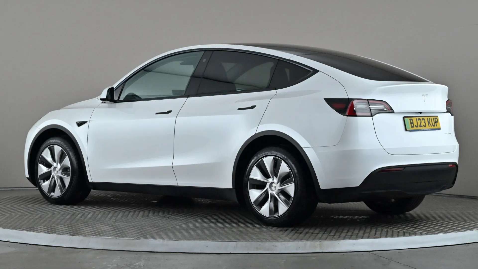 A 2023 TESLA MODEL Y Long Range AWD Auto A 2023 TESLA MODEL Y Long Range AWD Auto
