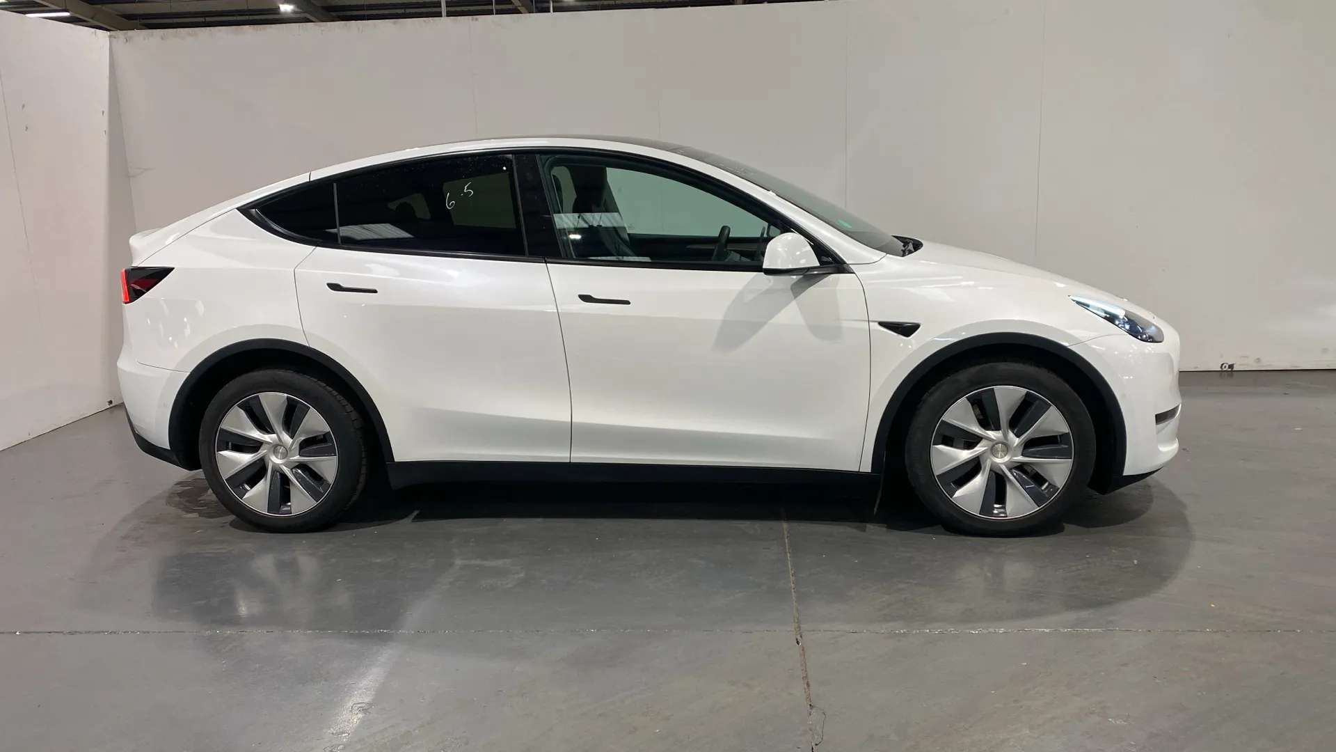 A 2022 TESLA MODEL Y Long Range AWD Auto A 2022 TESLA MODEL Y Long Range AWD Auto