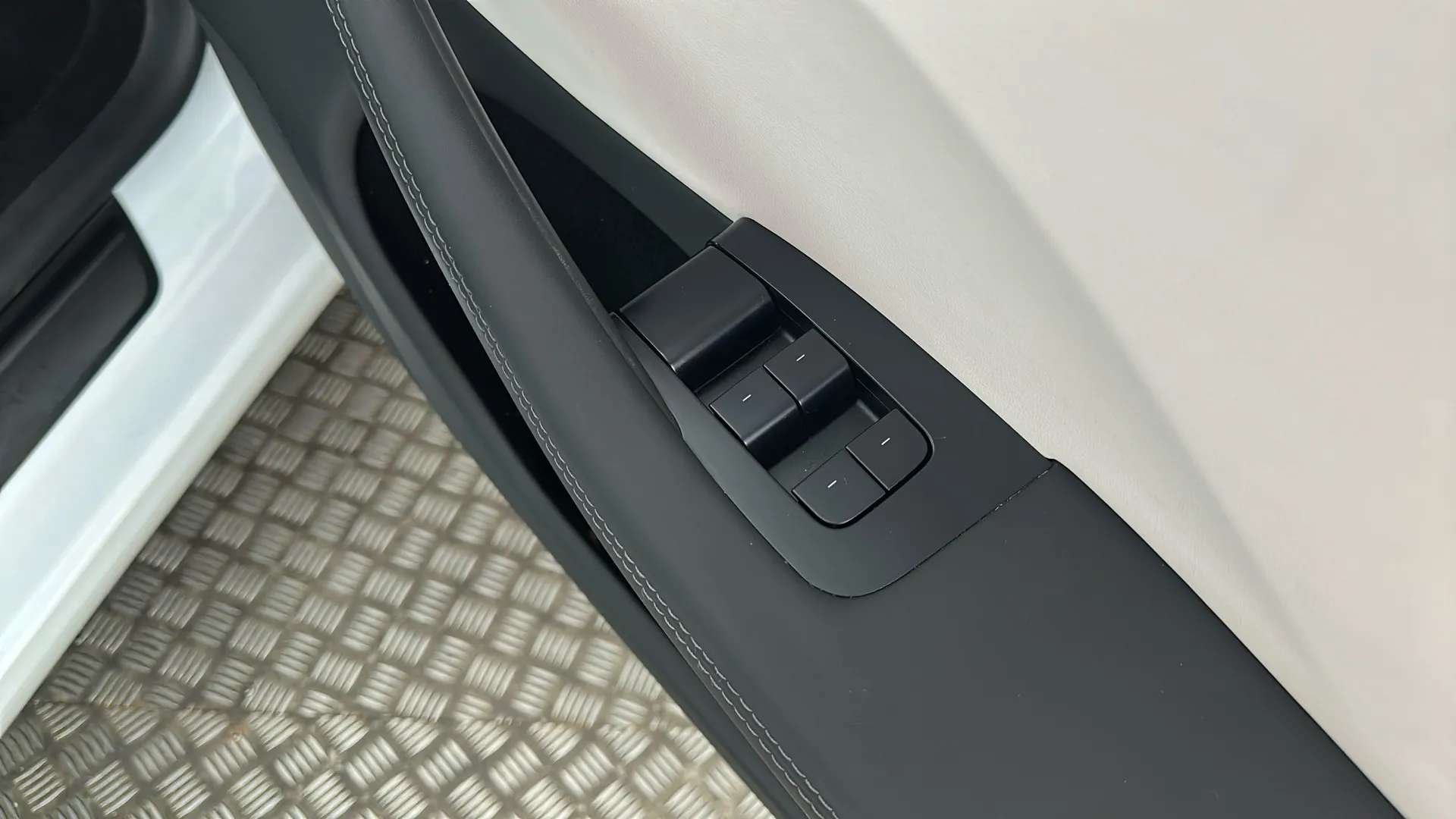 2024 TESLA MODEL 3 2024 TESLA MODEL 3