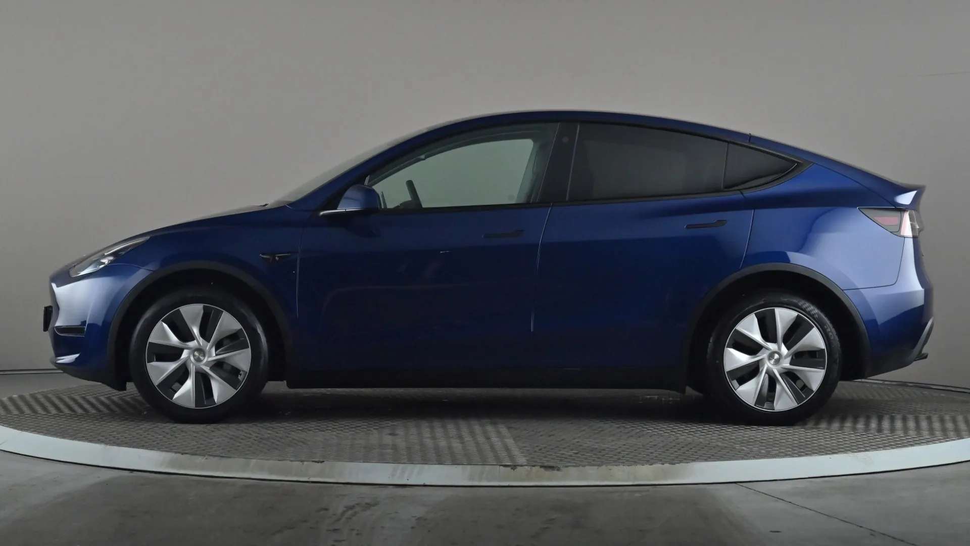 A 2024 TESLA MODEL Y Long Range AWD Auto A 2024 TESLA MODEL Y Long Range AWD Auto