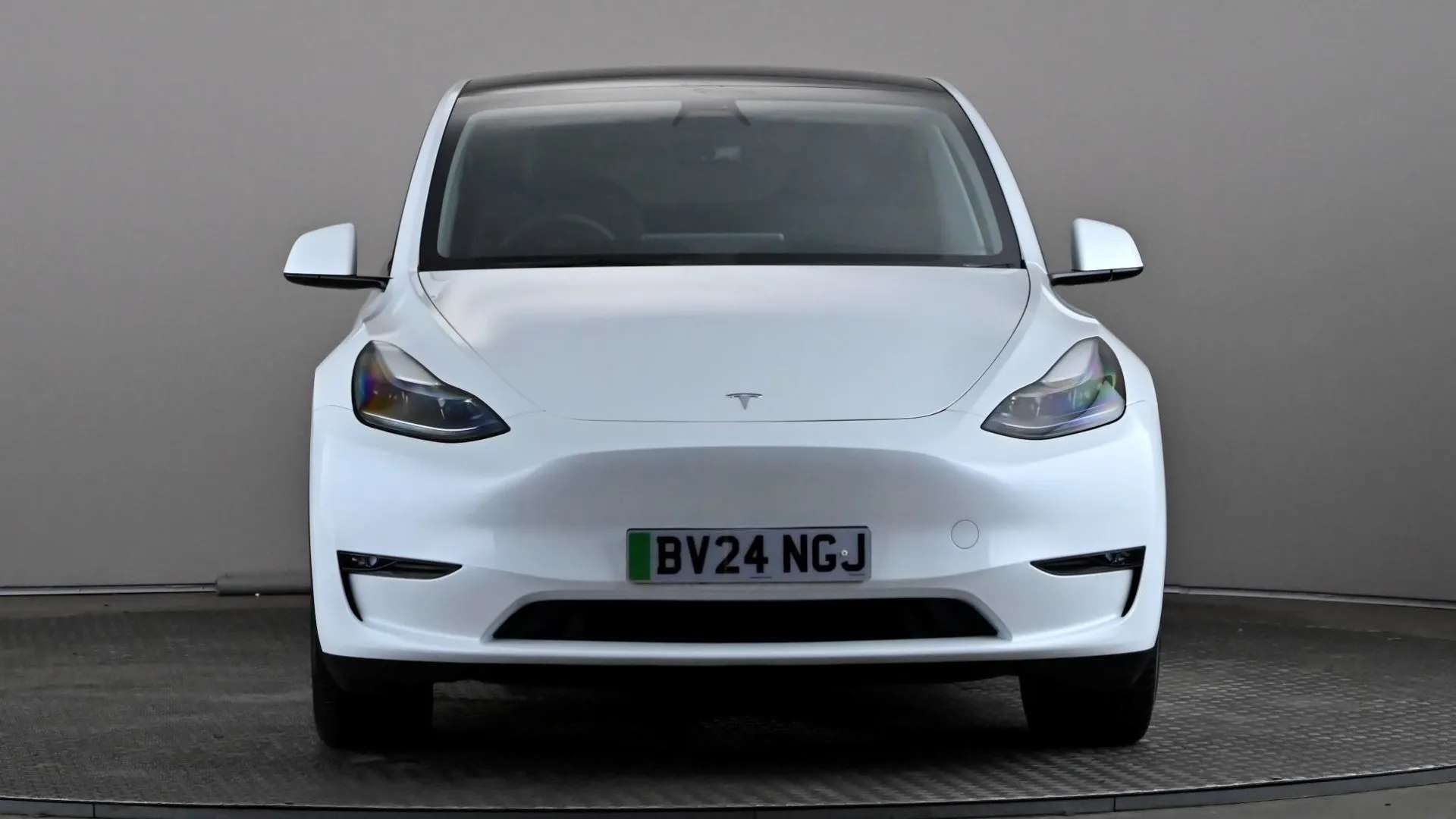 A 2024 TESLA MODEL Y Long Range AWD Auto A 2024 TESLA MODEL Y Long Range AWD Auto