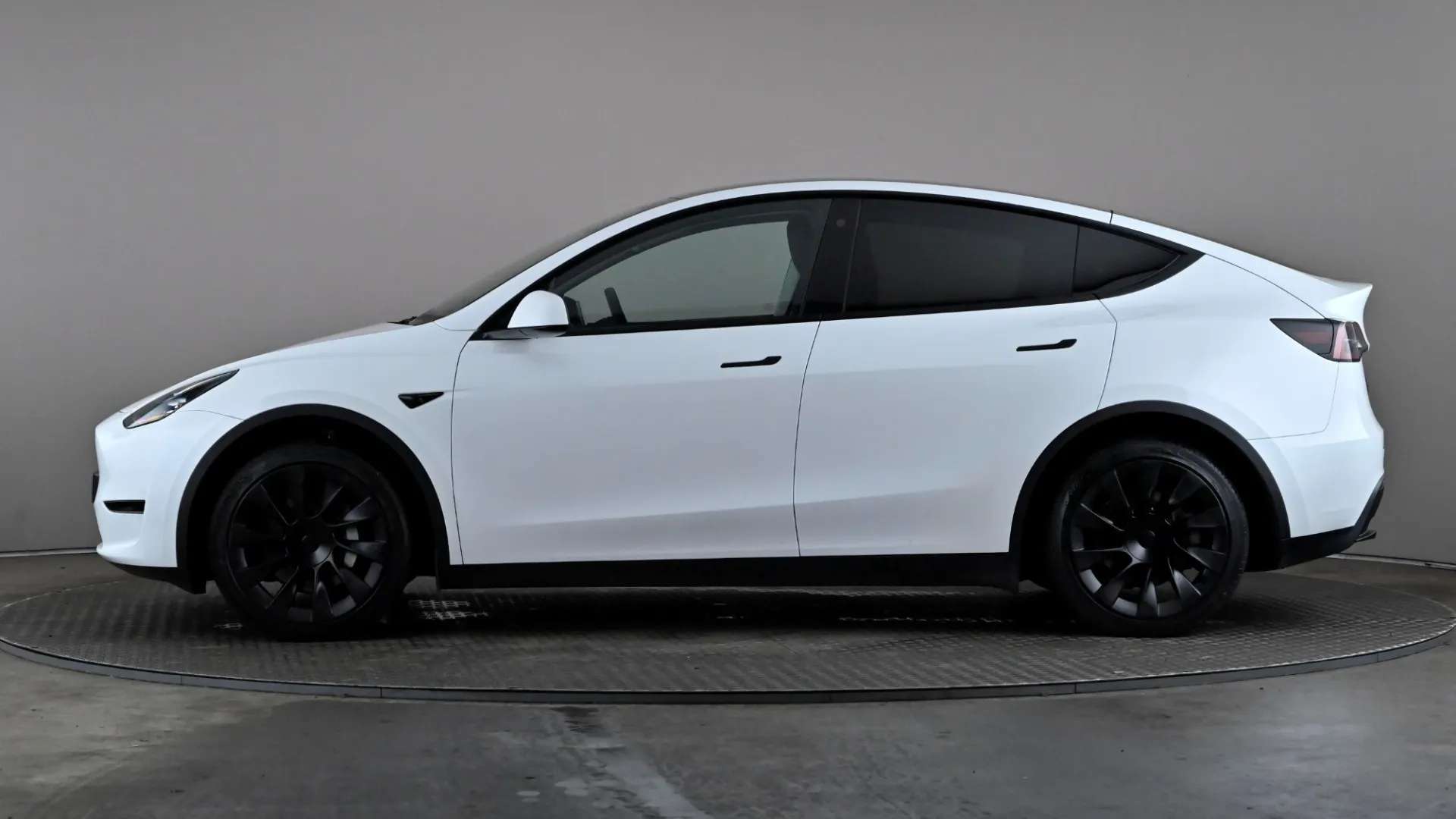 A 2024 TESLA MODEL Y Long Range AWD Auto A 2024 TESLA MODEL Y Long Range AWD Auto