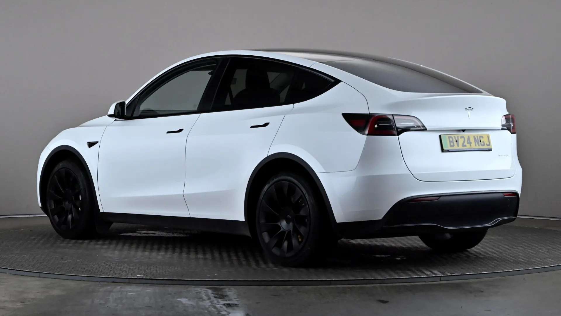 A 2024 TESLA MODEL Y Long Range AWD Auto A 2024 TESLA MODEL Y Long Range AWD Auto