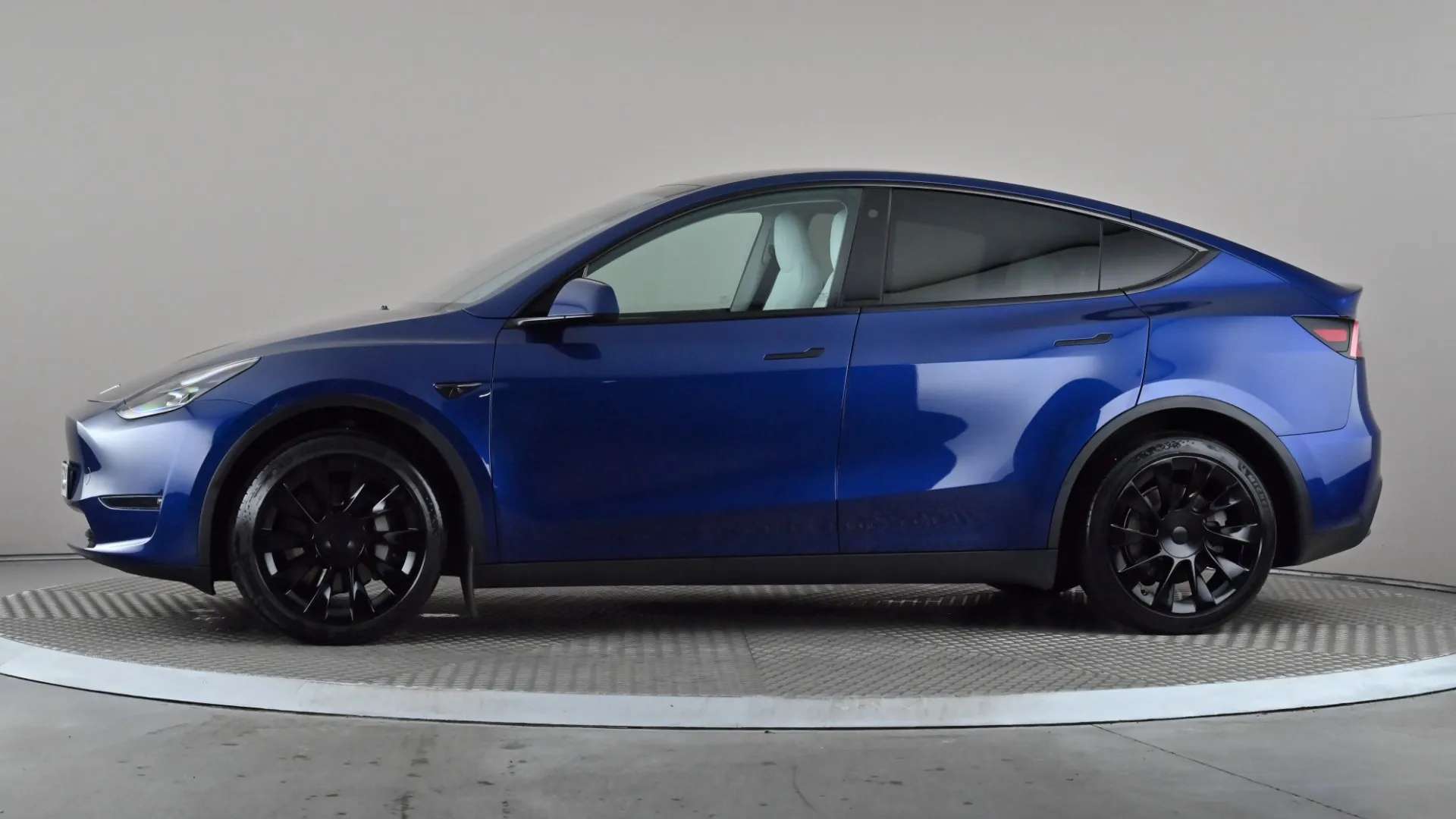 A 2024 TESLA MODEL Y Long Range AWD Auto A 2024 TESLA MODEL Y Long Range AWD Auto