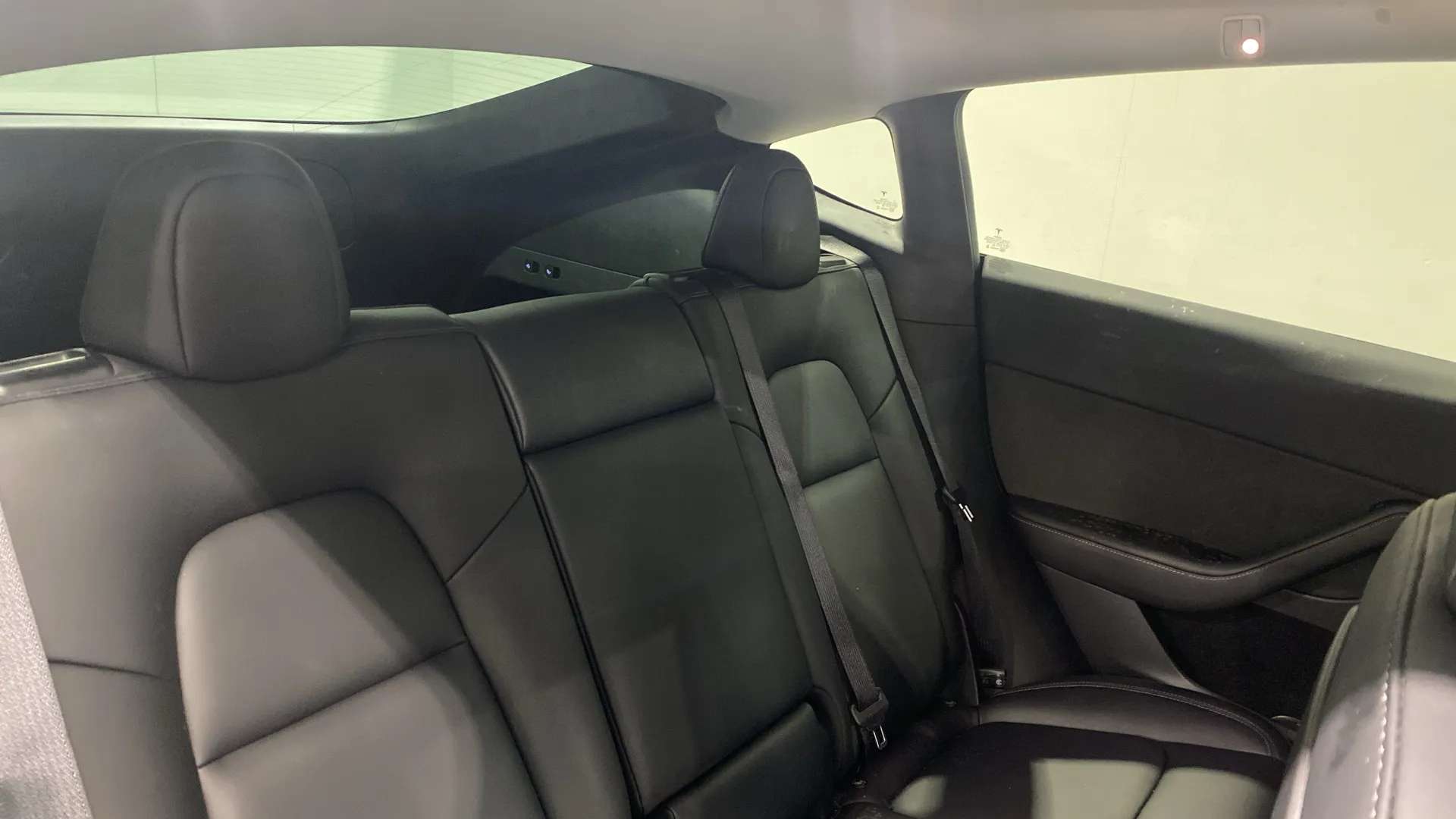 A 2022 TESLA MODEL Y Long Range AWD Auto A 2022 TESLA MODEL Y Long Range AWD Auto