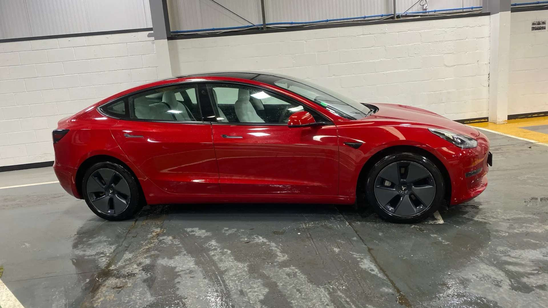 A 2021 TESLA MODEL 3 Long Range AWD Auto A 2021 TESLA MODEL 3 Long Range AWD Auto