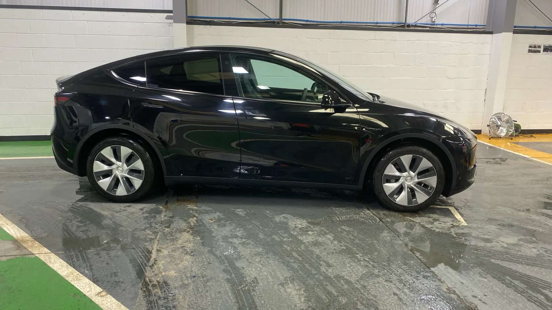 A 2023 TESLA MODEL Y Long Range AWD Auto A 2023 TESLA MODEL Y Long Range AWD Auto