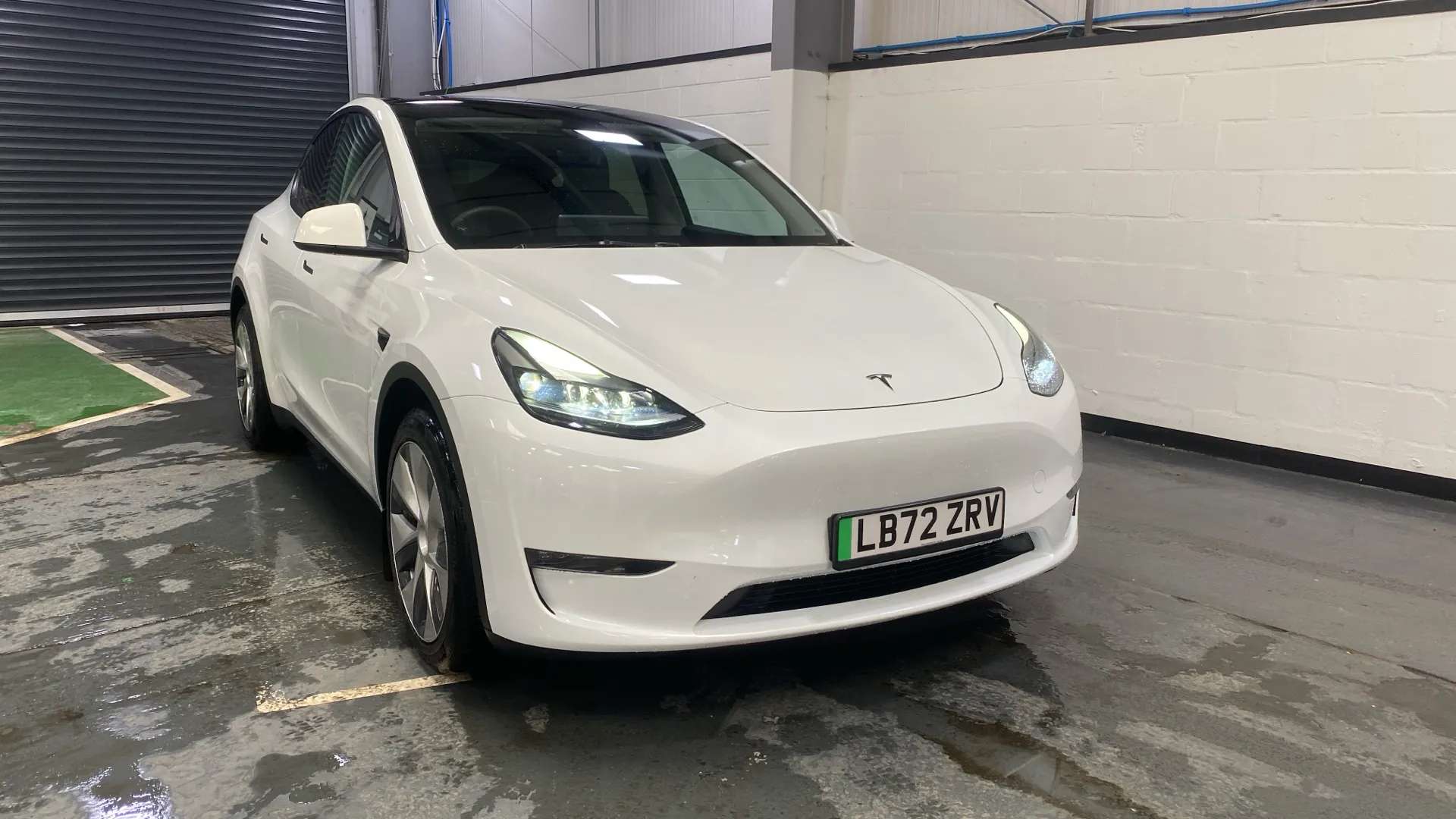 A 2022 TESLA MODEL Y Long Range AWD Auto A 2022 TESLA MODEL Y Long Range AWD Auto