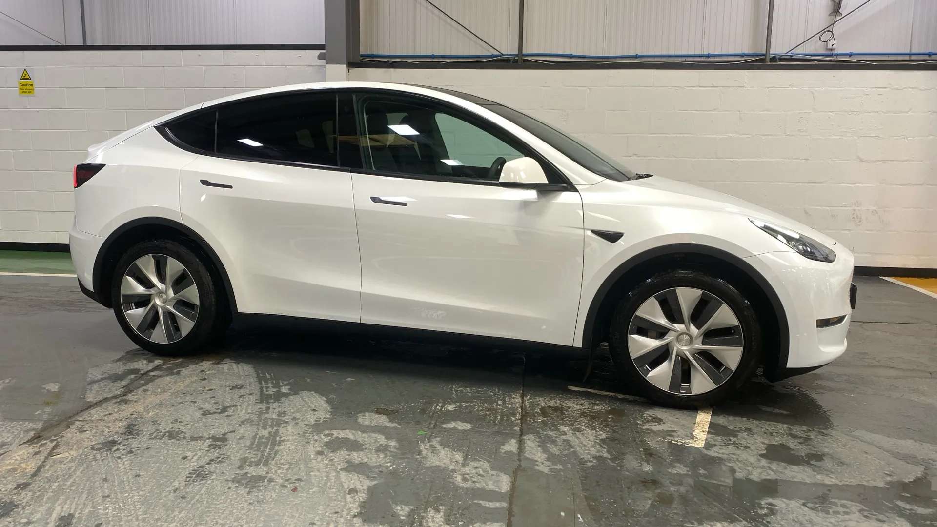 A 2022 TESLA MODEL Y Long Range AWD Auto A 2022 TESLA MODEL Y Long Range AWD Auto