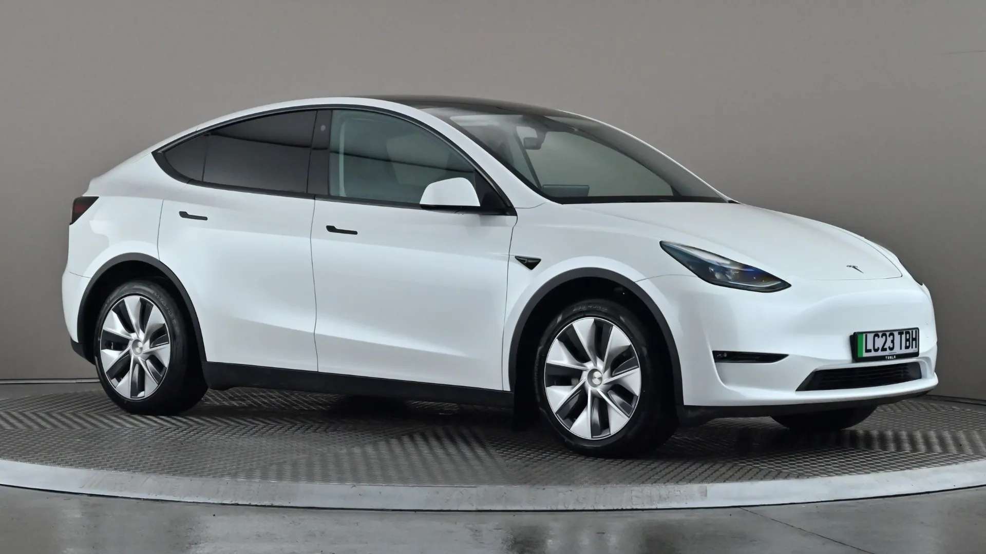 A 2023 TESLA MODEL Y Long Range AWD Auto A 2023 TESLA MODEL Y Long Range AWD Auto