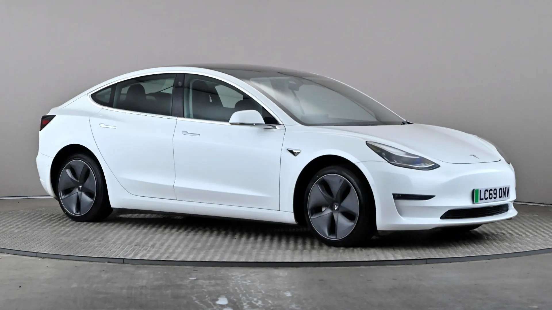 A 2019 TESLA MODEL 3 Long Range AWD Auto A 2019 TESLA MODEL 3 Long Range AWD Auto