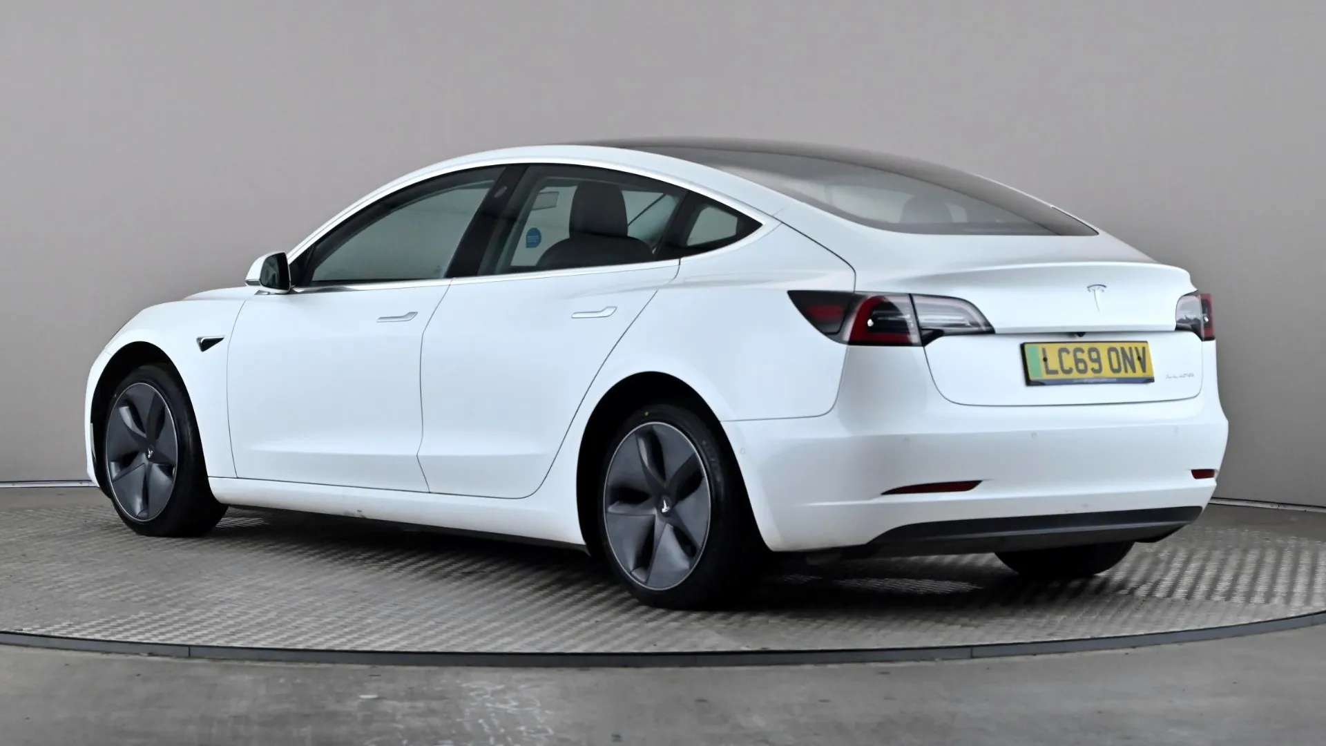 A 2019 TESLA MODEL 3 Long Range AWD Auto A 2019 TESLA MODEL 3 Long Range AWD Auto