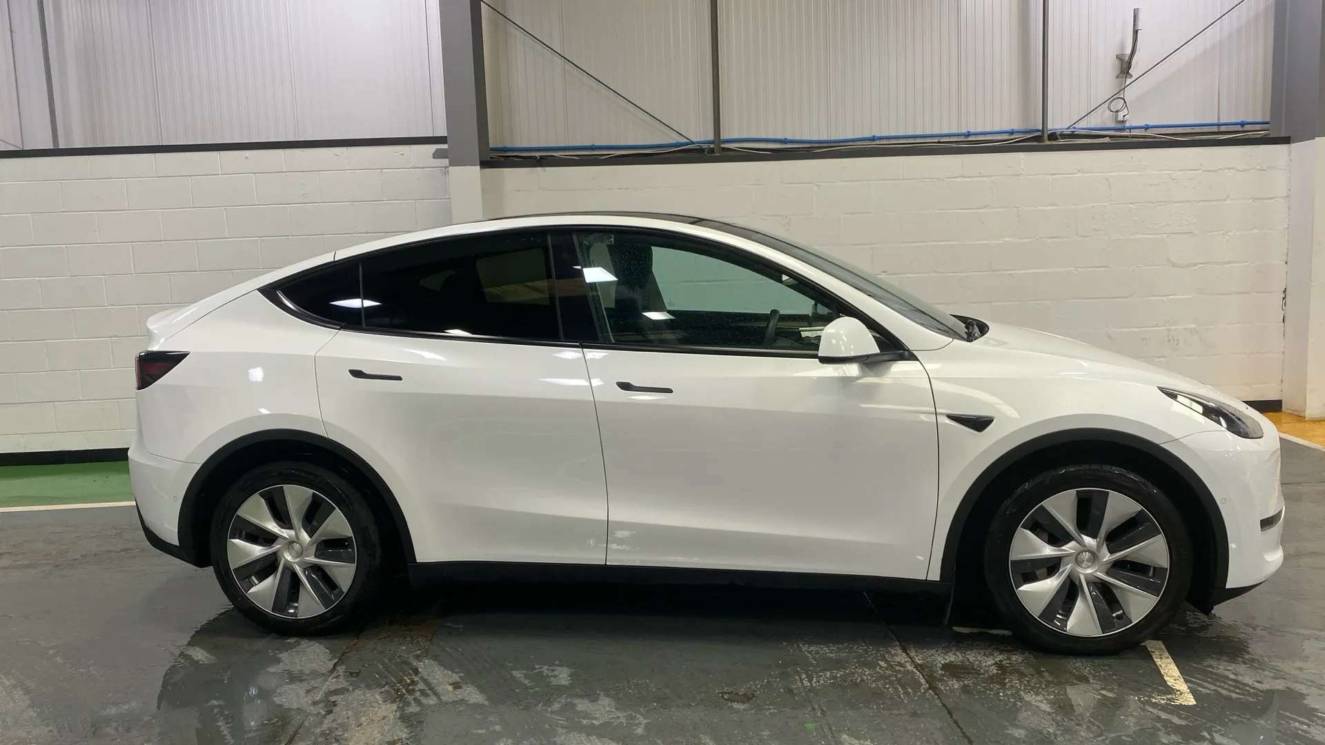 A 2022 TESLA MODEL Y Long Range AWD Auto A 2022 TESLA MODEL Y Long Range AWD Auto