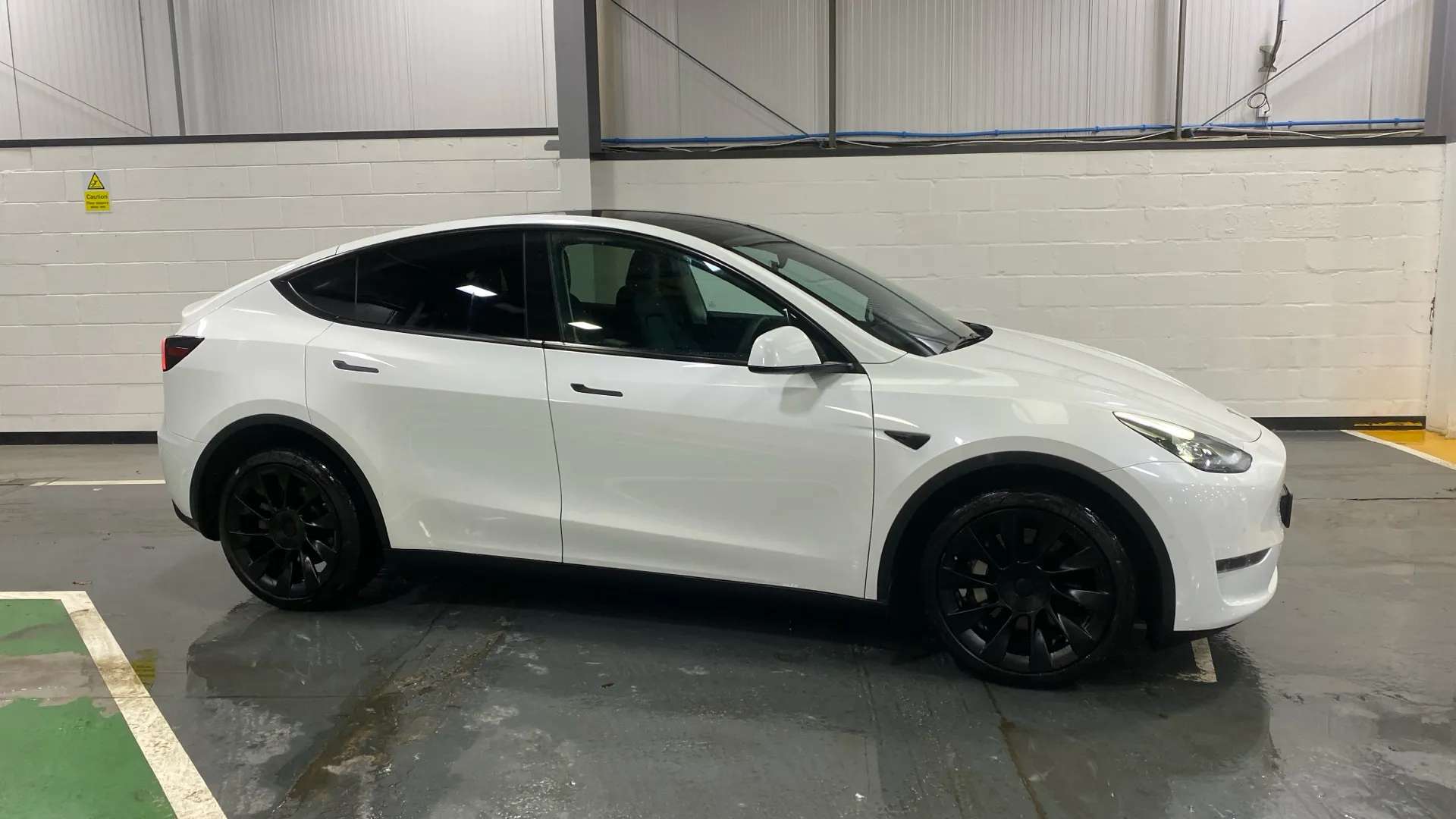 A 2022 TESLA MODEL Y Long Range AWD Auto A 2022 TESLA MODEL Y Long Range AWD Auto