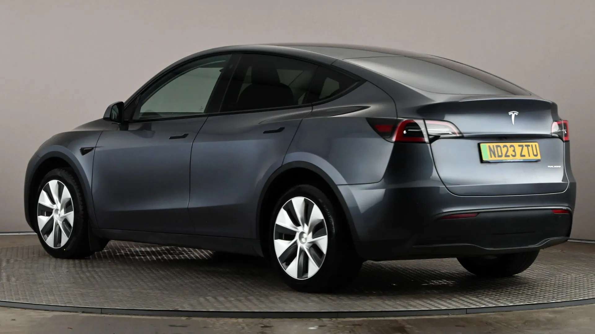 A 2023 TESLA MODEL Y Long Range AWD Auto A 2023 TESLA MODEL Y Long Range AWD Auto