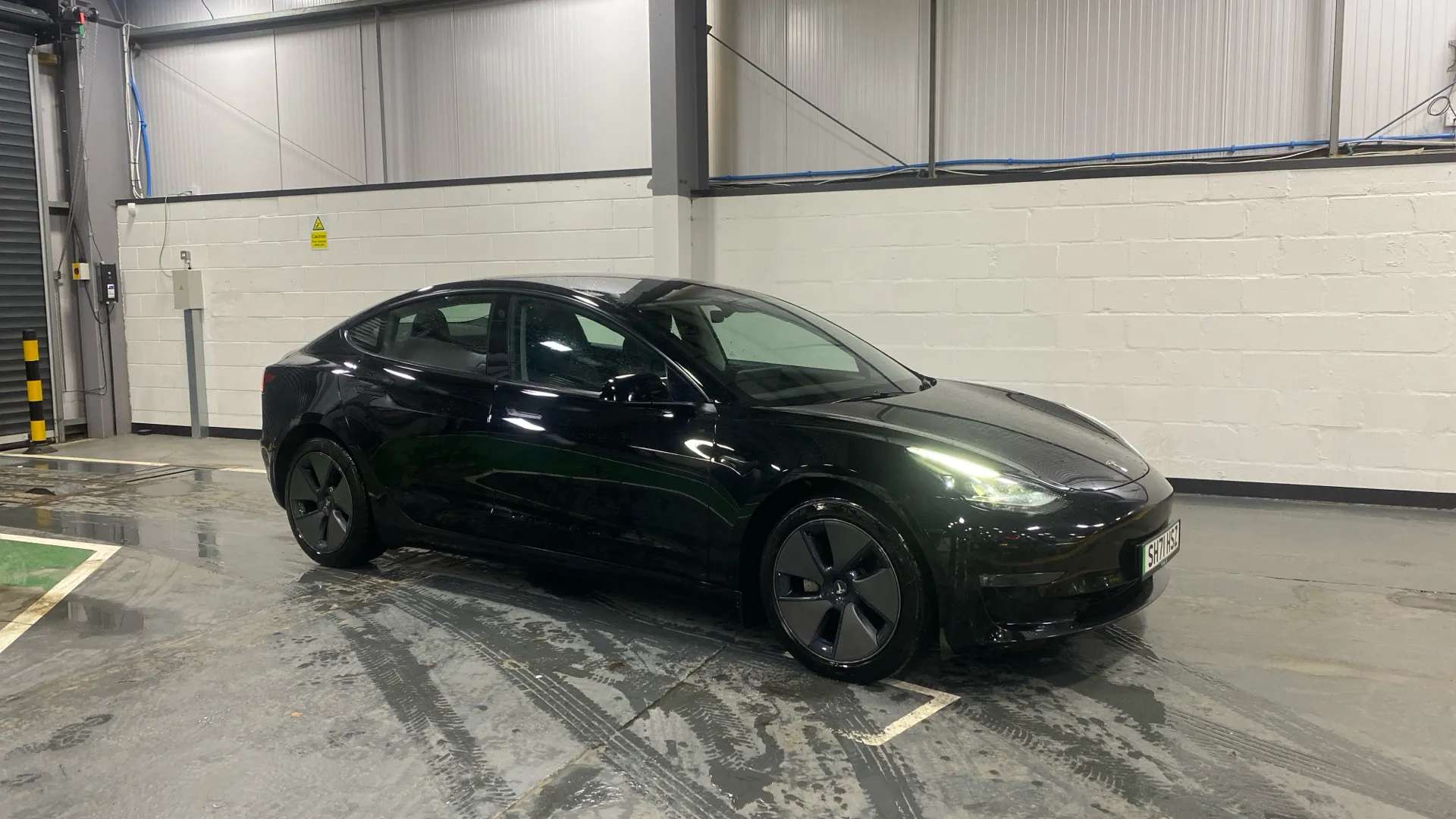 A 2021 TESLA MODEL 3 Long Range AWD Auto A 2021 TESLA MODEL 3 Long Range AWD Auto