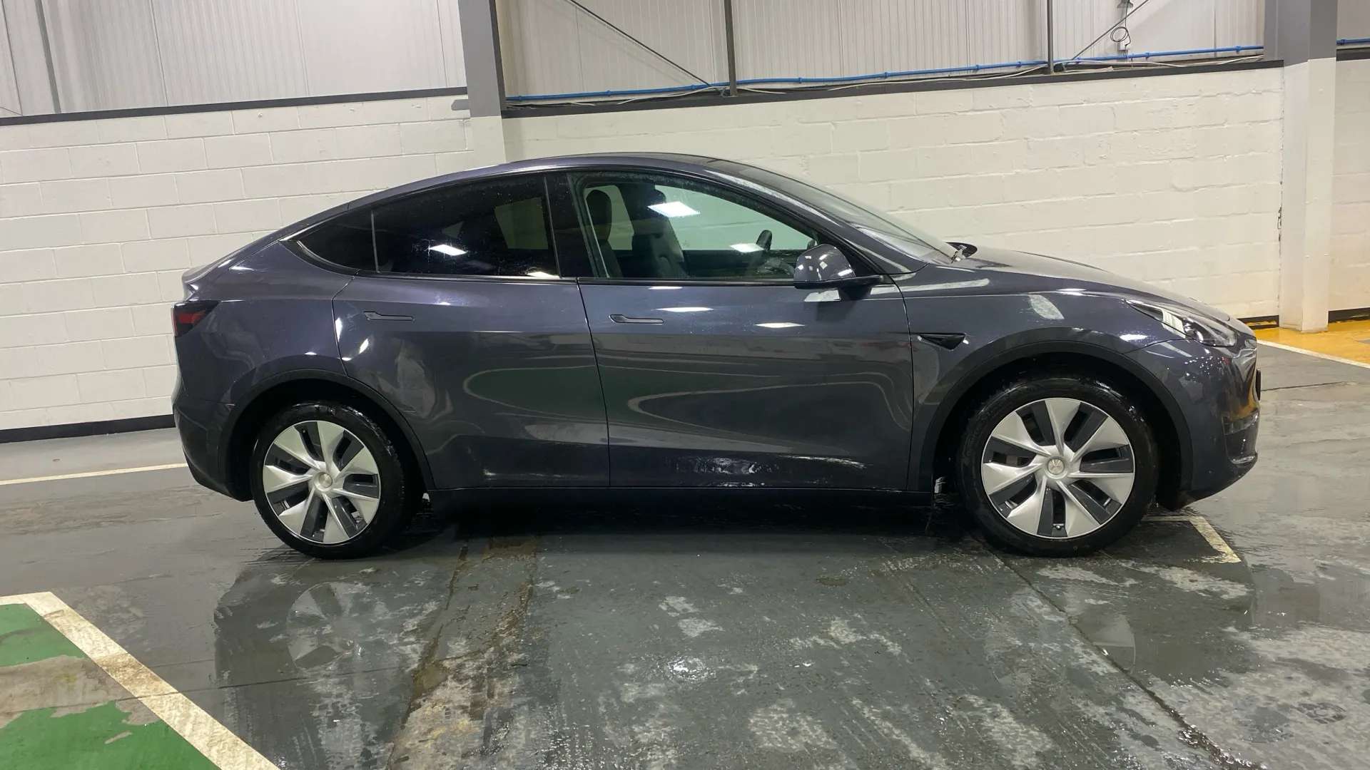 A 2022 TESLA MODEL Y Long Range AWD Auto A 2022 TESLA MODEL Y Long Range AWD Auto