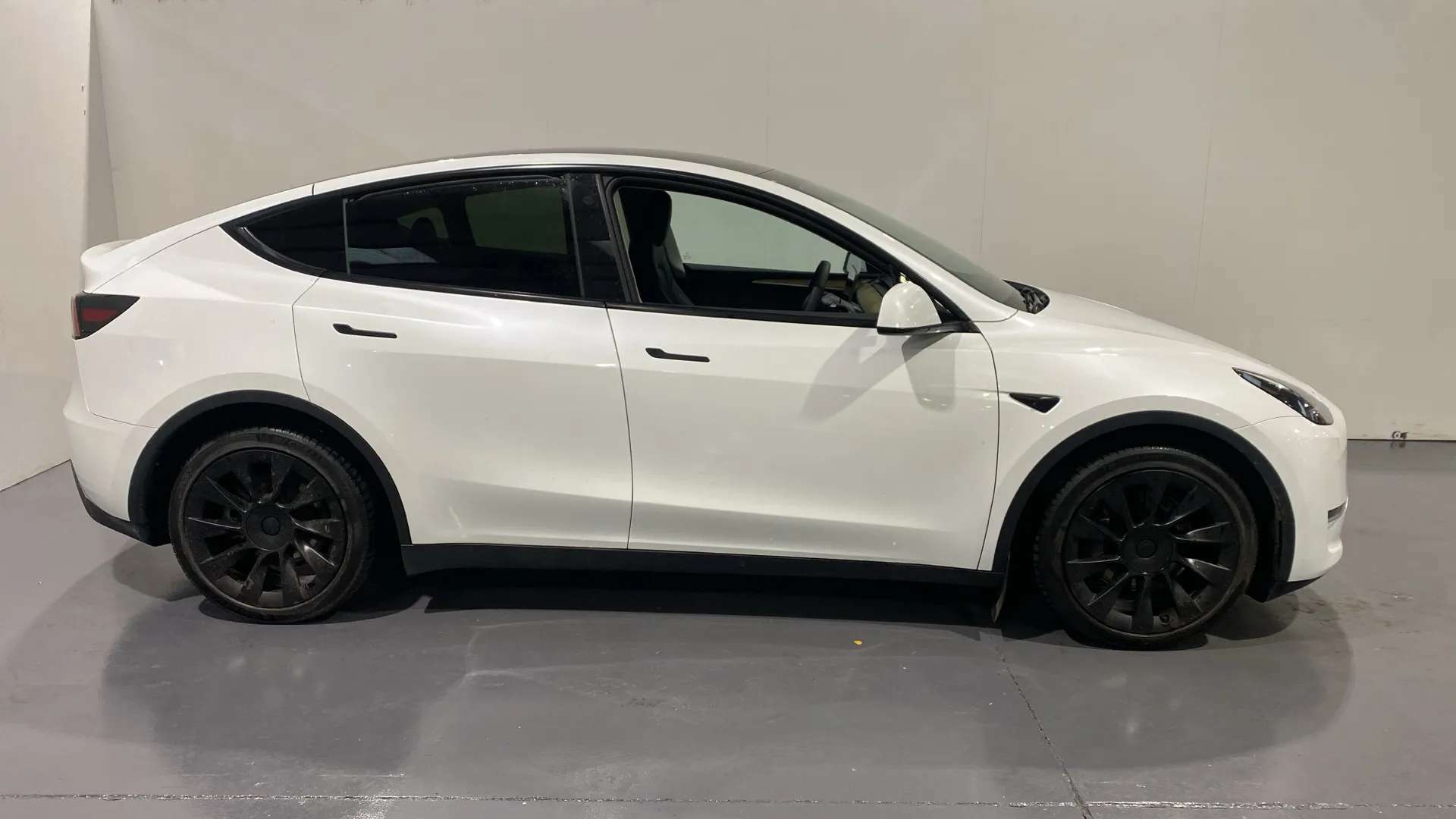 A 2022 TESLA MODEL Y Long Range AWD Auto A 2022 TESLA MODEL Y Long Range AWD Auto